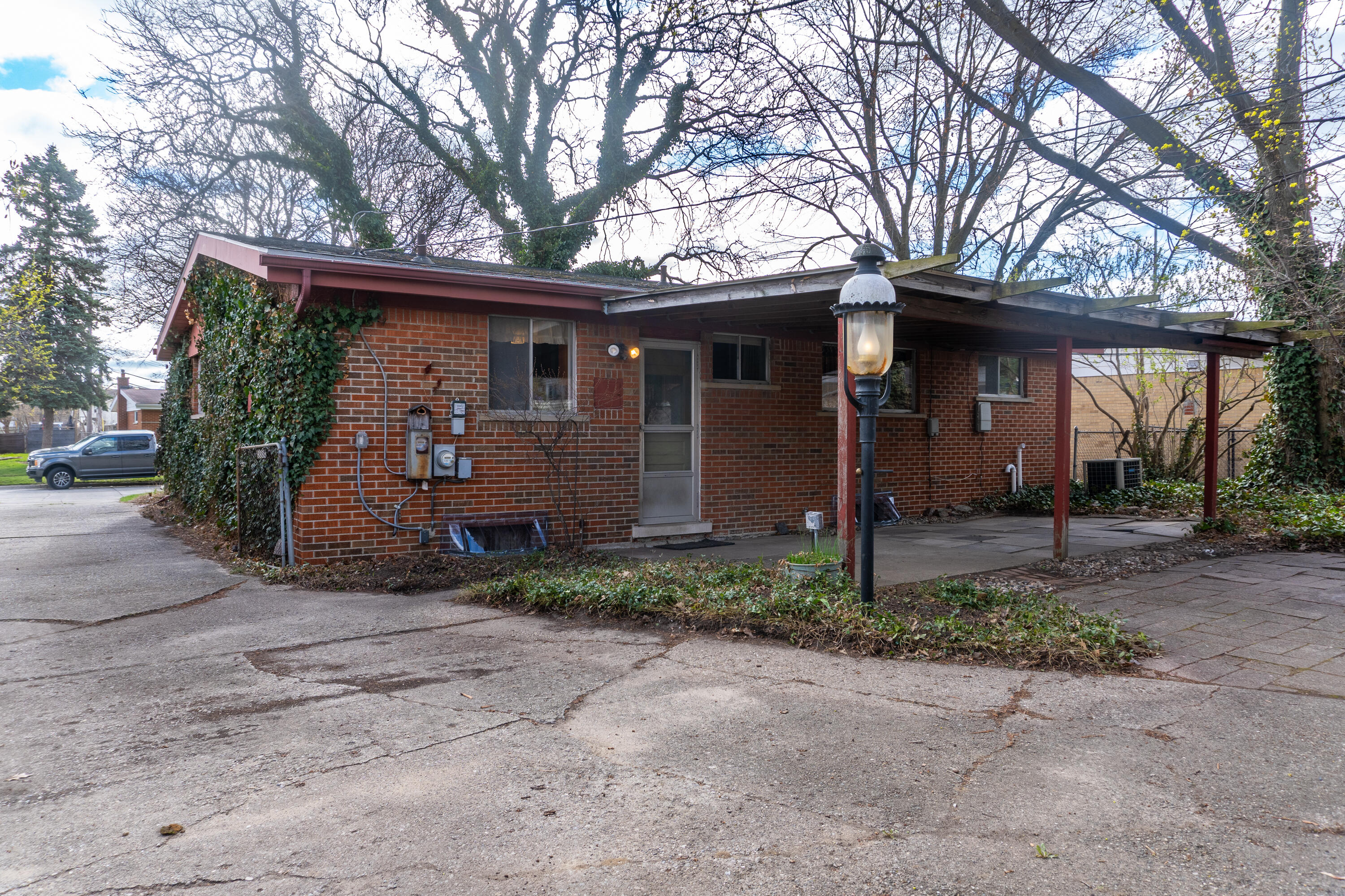 8537 Mercedes Property Photo 3