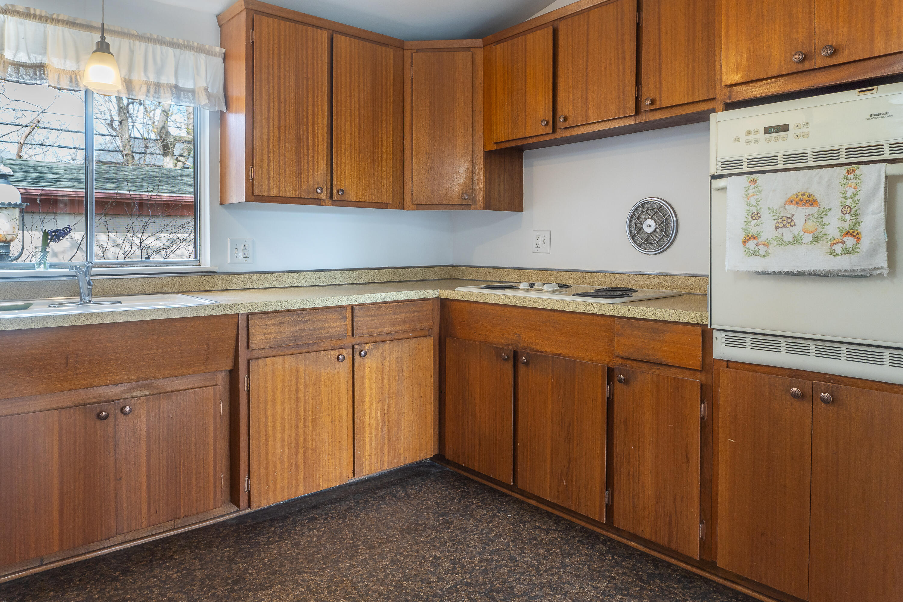 8537 Mercedes Property Photo 6