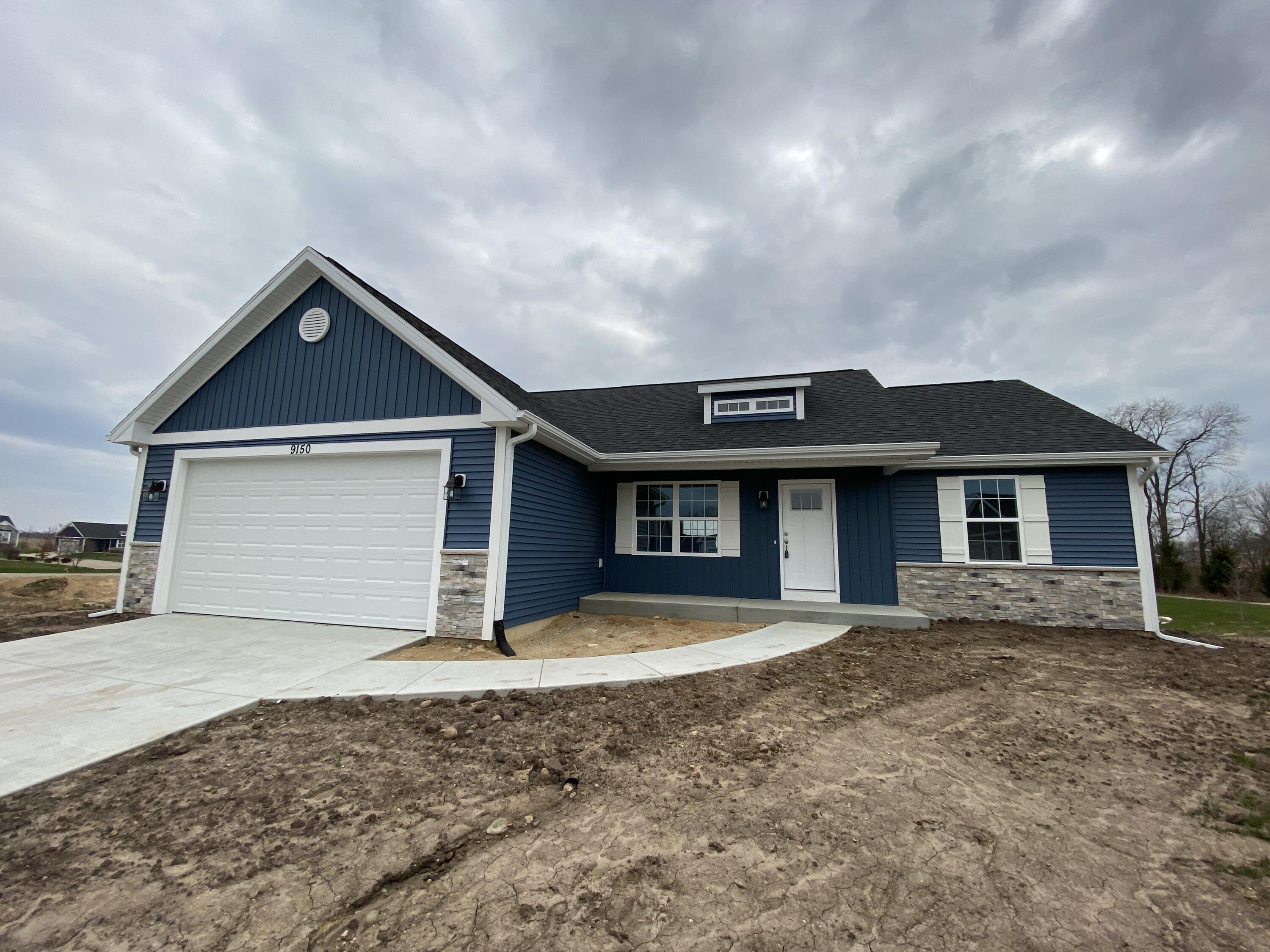 Cottage Pointe Condominiums Real Estate Listings Main Image
