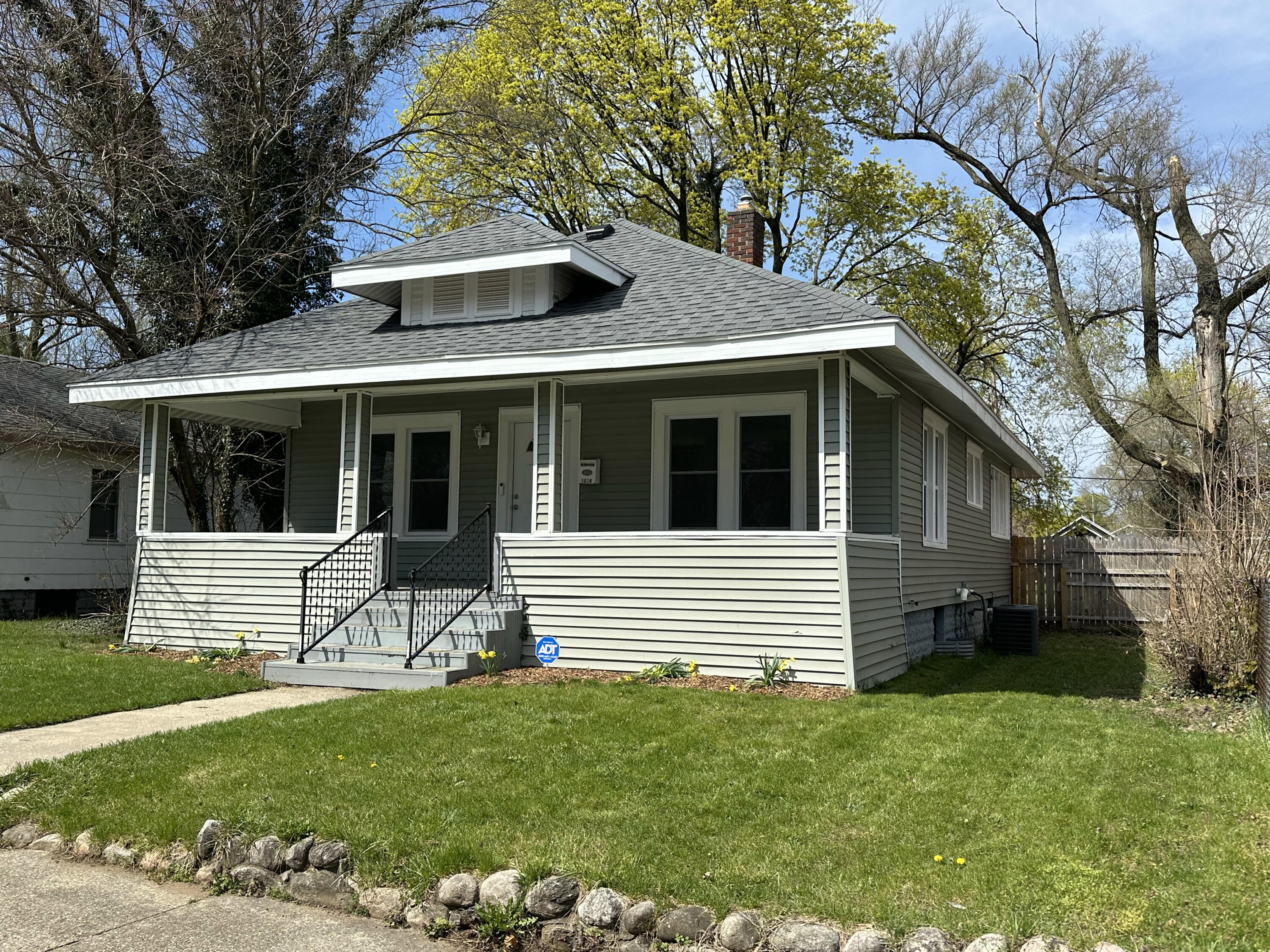1014 Superior Street Property Photo