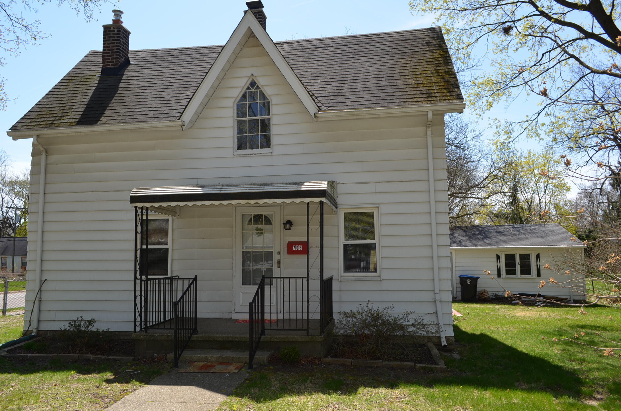 708 E Cross Street Property Photo