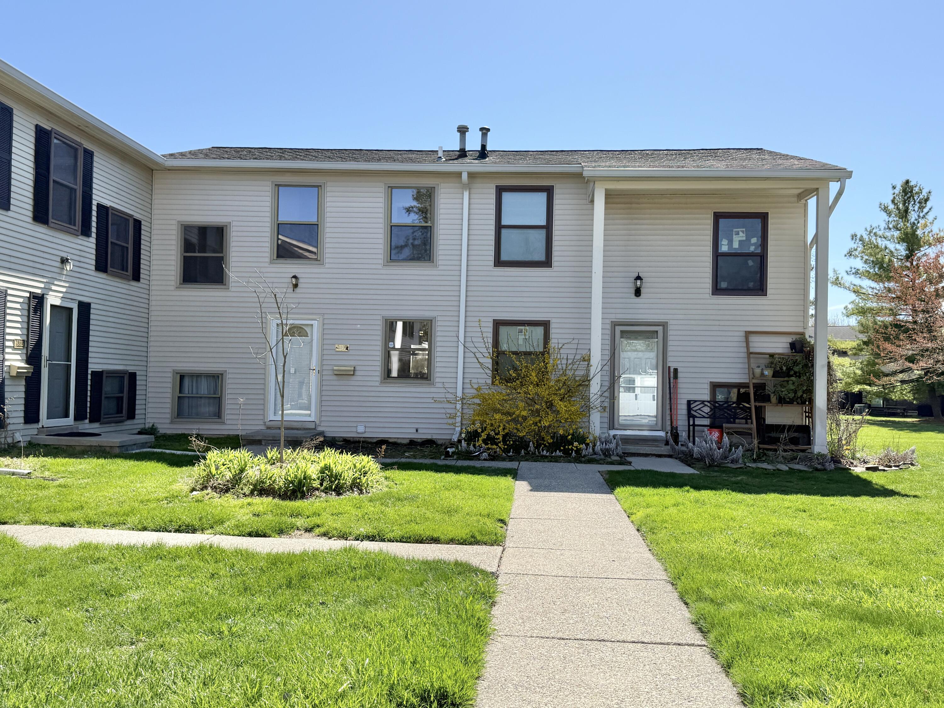 8337 Lakeview Court Property Photo