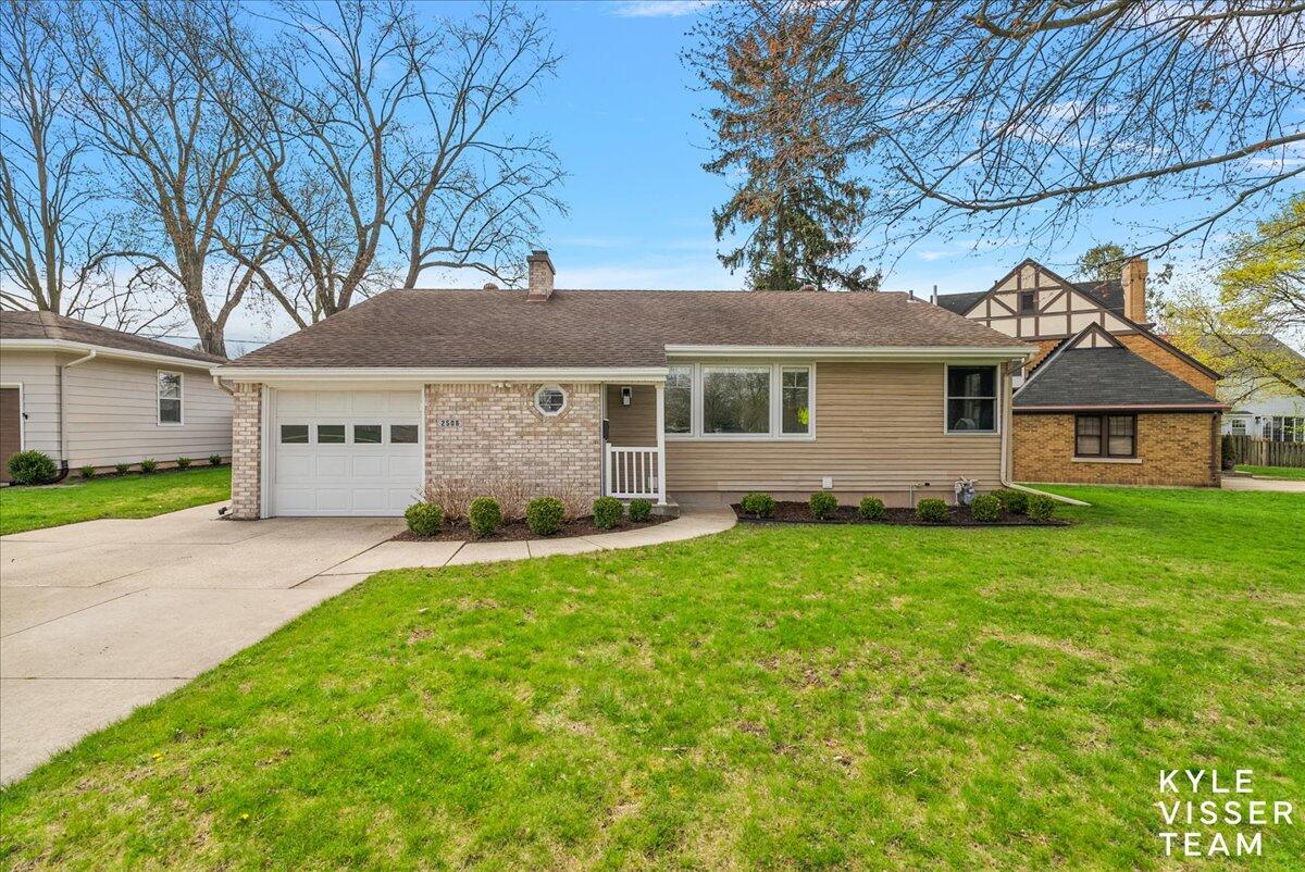 2506 Berwyck Road Se Property Photo
