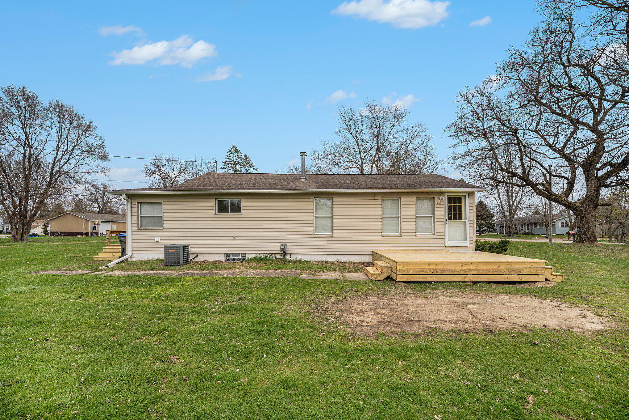 345 Elm Street Property Photo