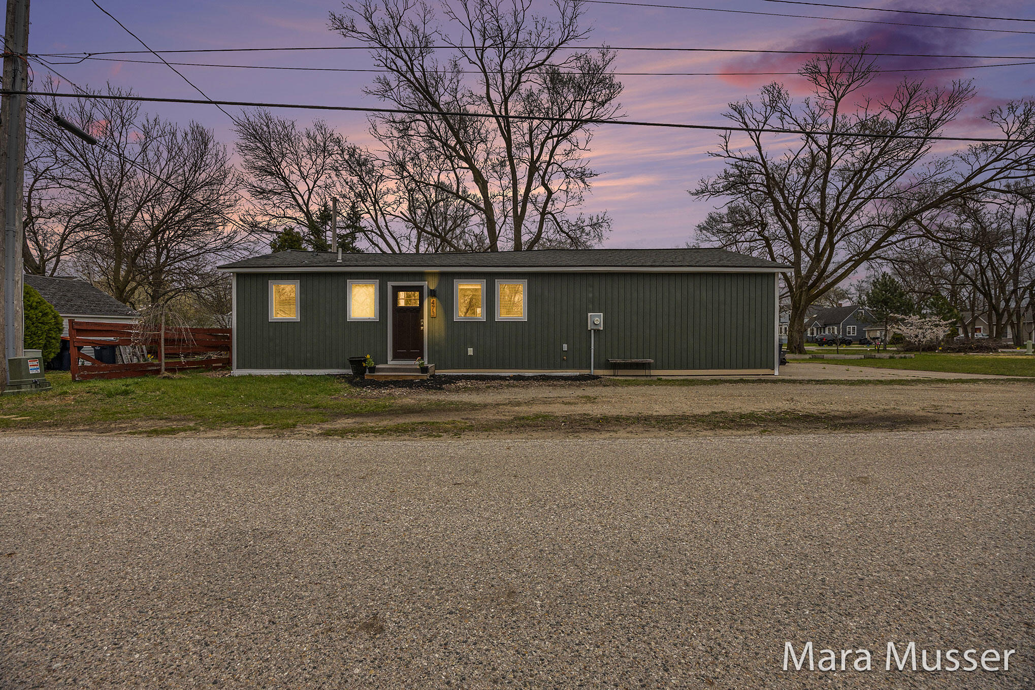 473 W 22nd Street Property Photo