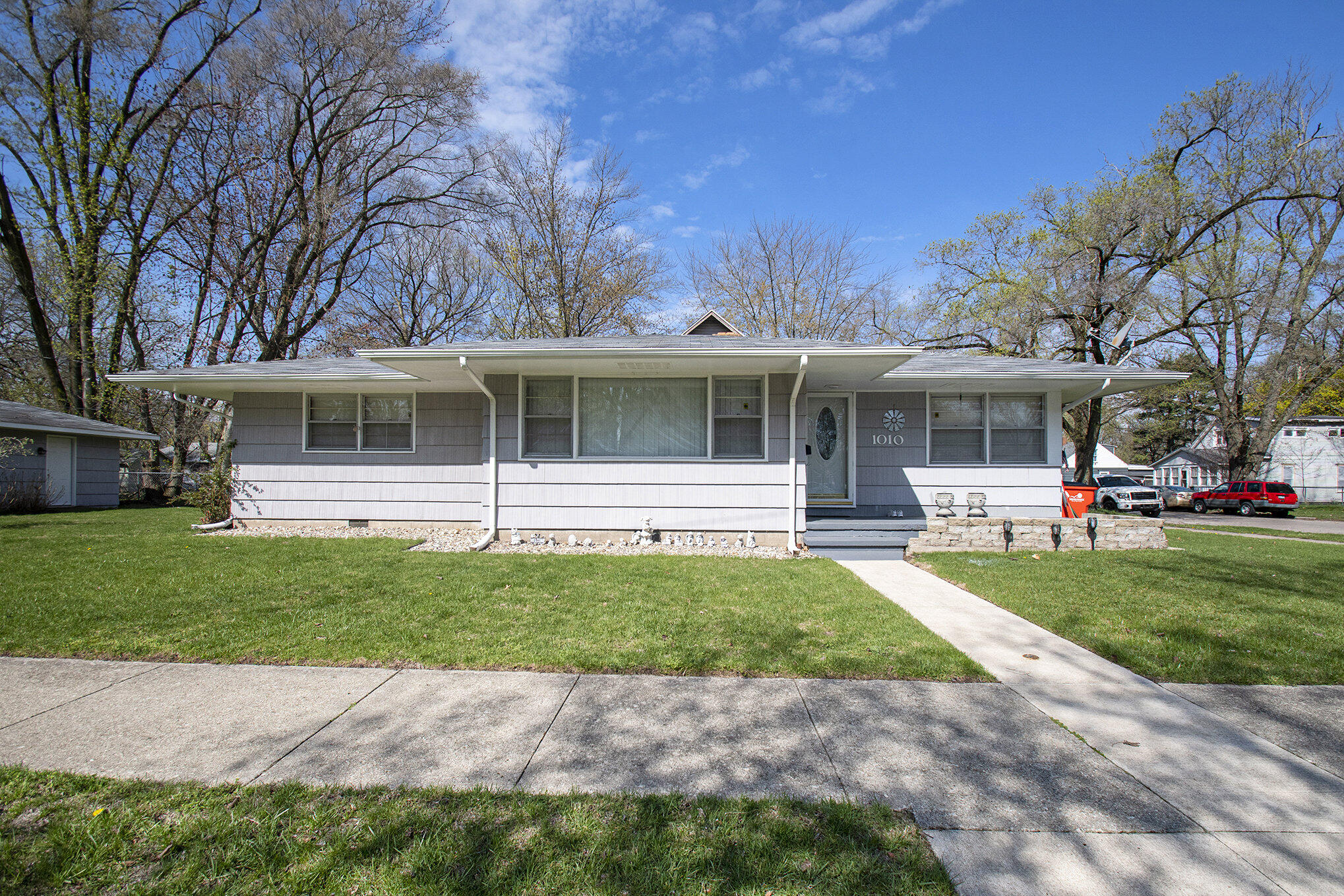 1010 Salem Avenue Property Photo