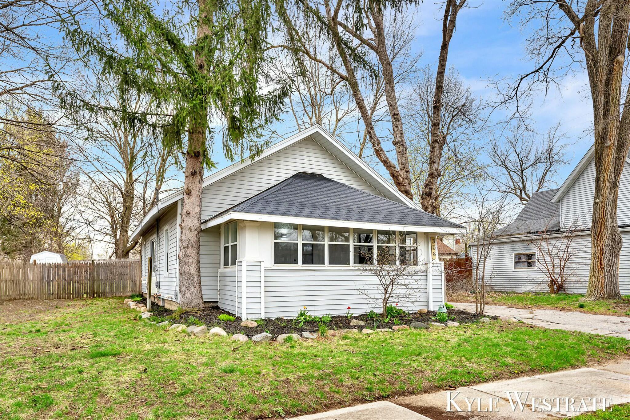 308 W Division Street Property Photo