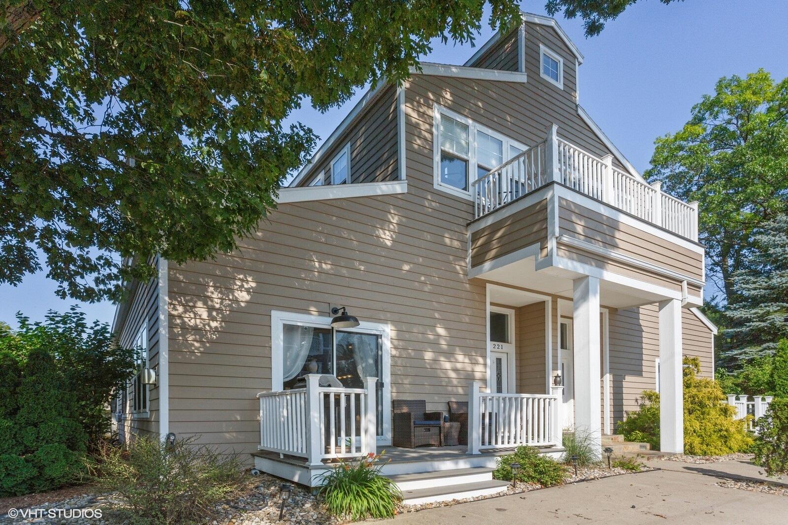 221 N Townsend Street Property Photo