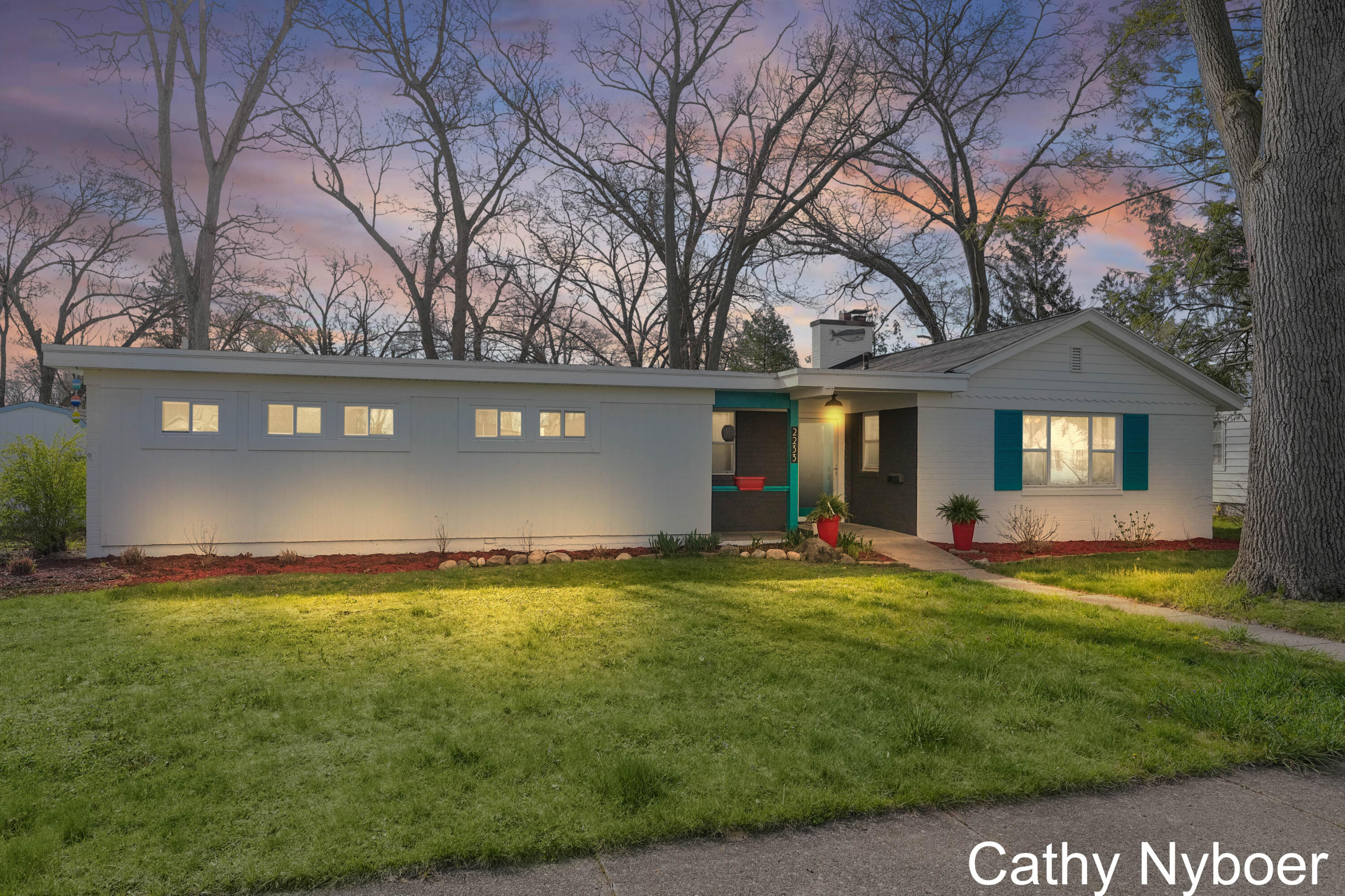 2233 Mills Avenue Property Photo
