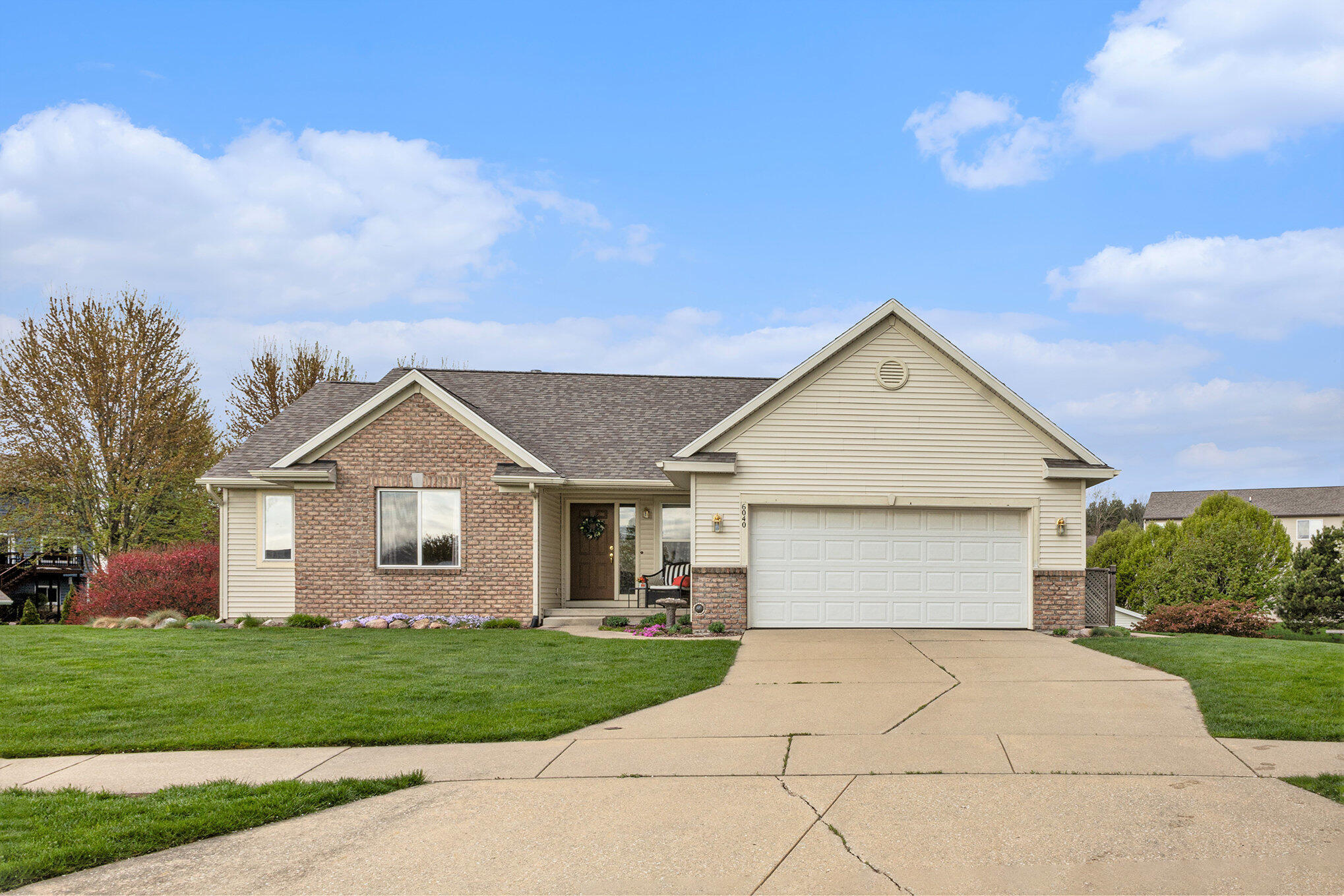 6040 N Costner Court Se Property Photo