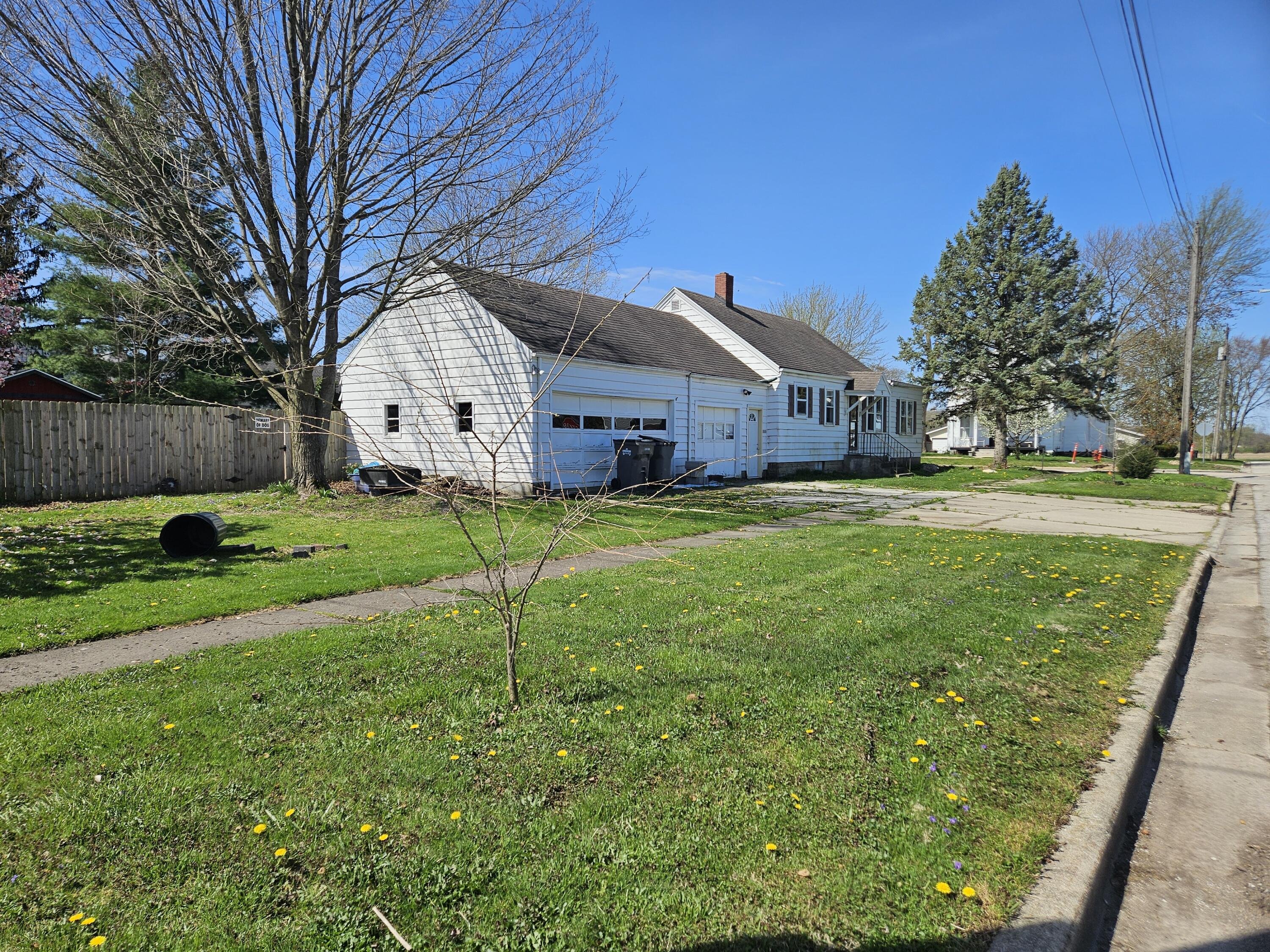 Three Oaks Real Estate Listings Main Image