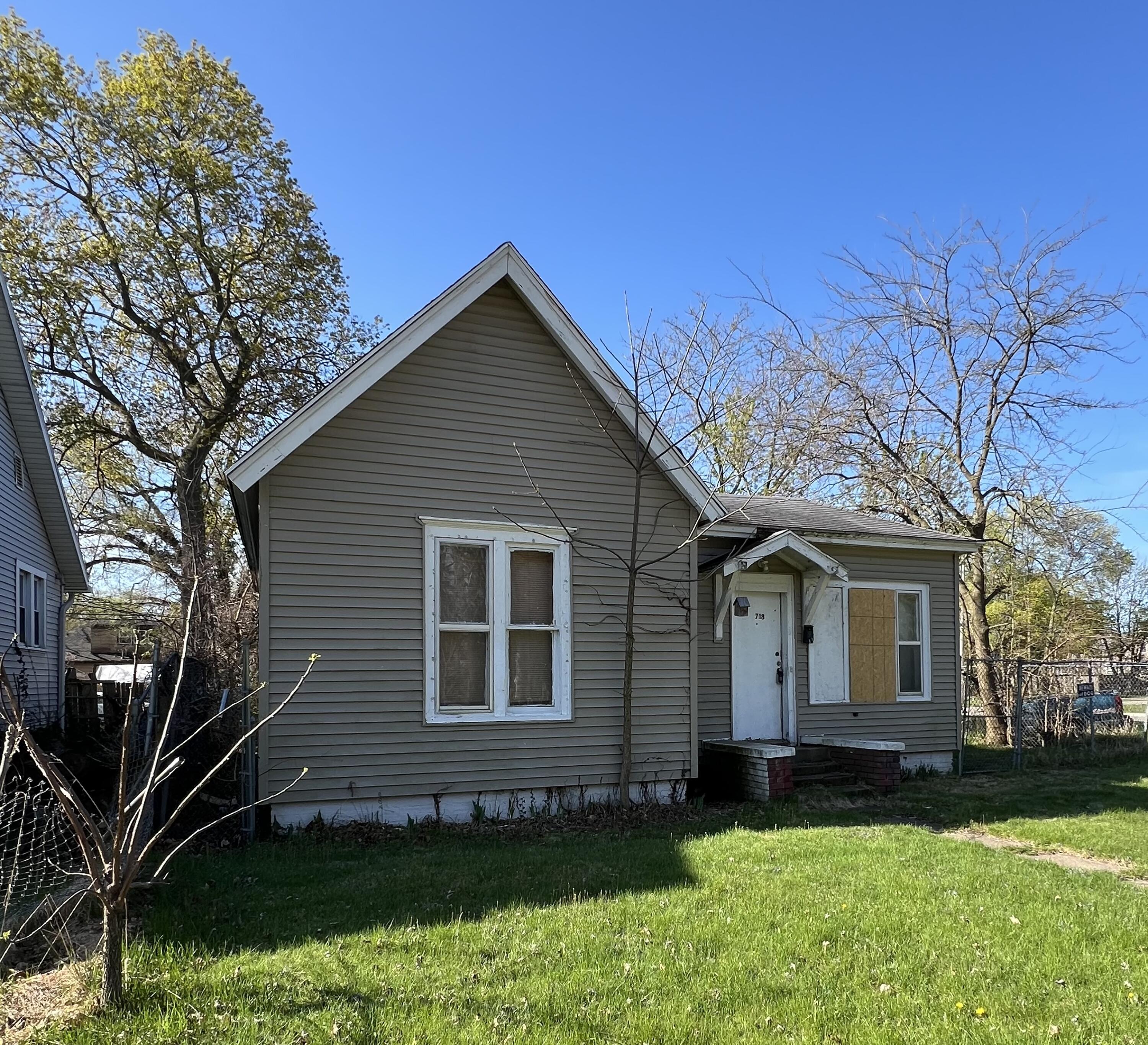 718 Territorial Road Property Photo 1