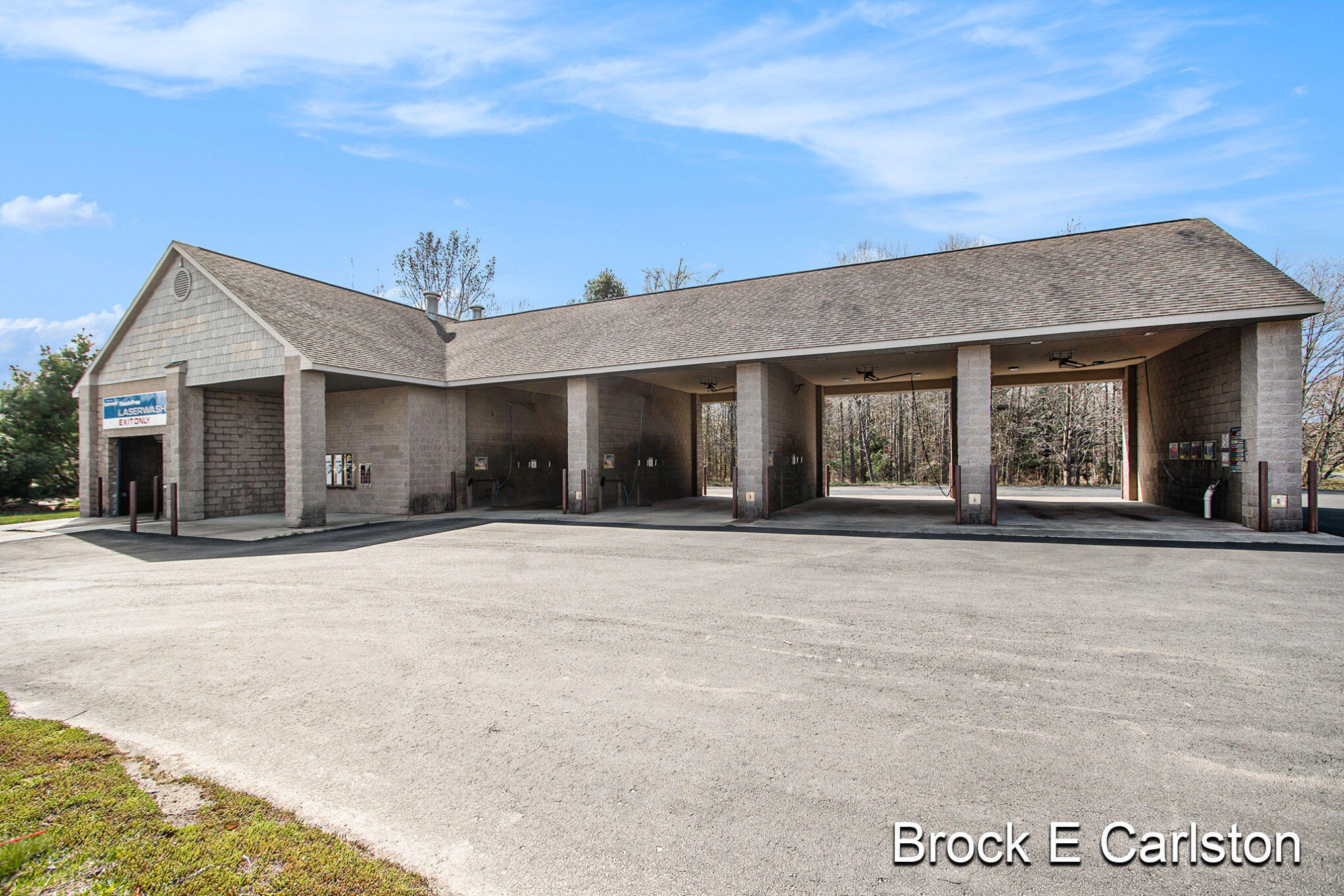 5946 Commerce Center Drive Property Photo 1