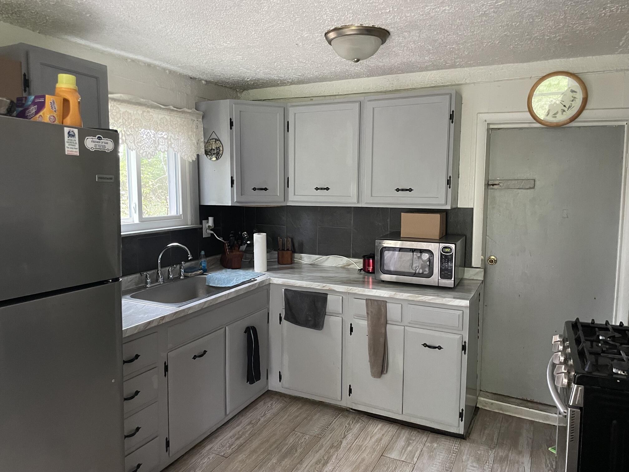 16206 Peters Farm Road Property Photo 2