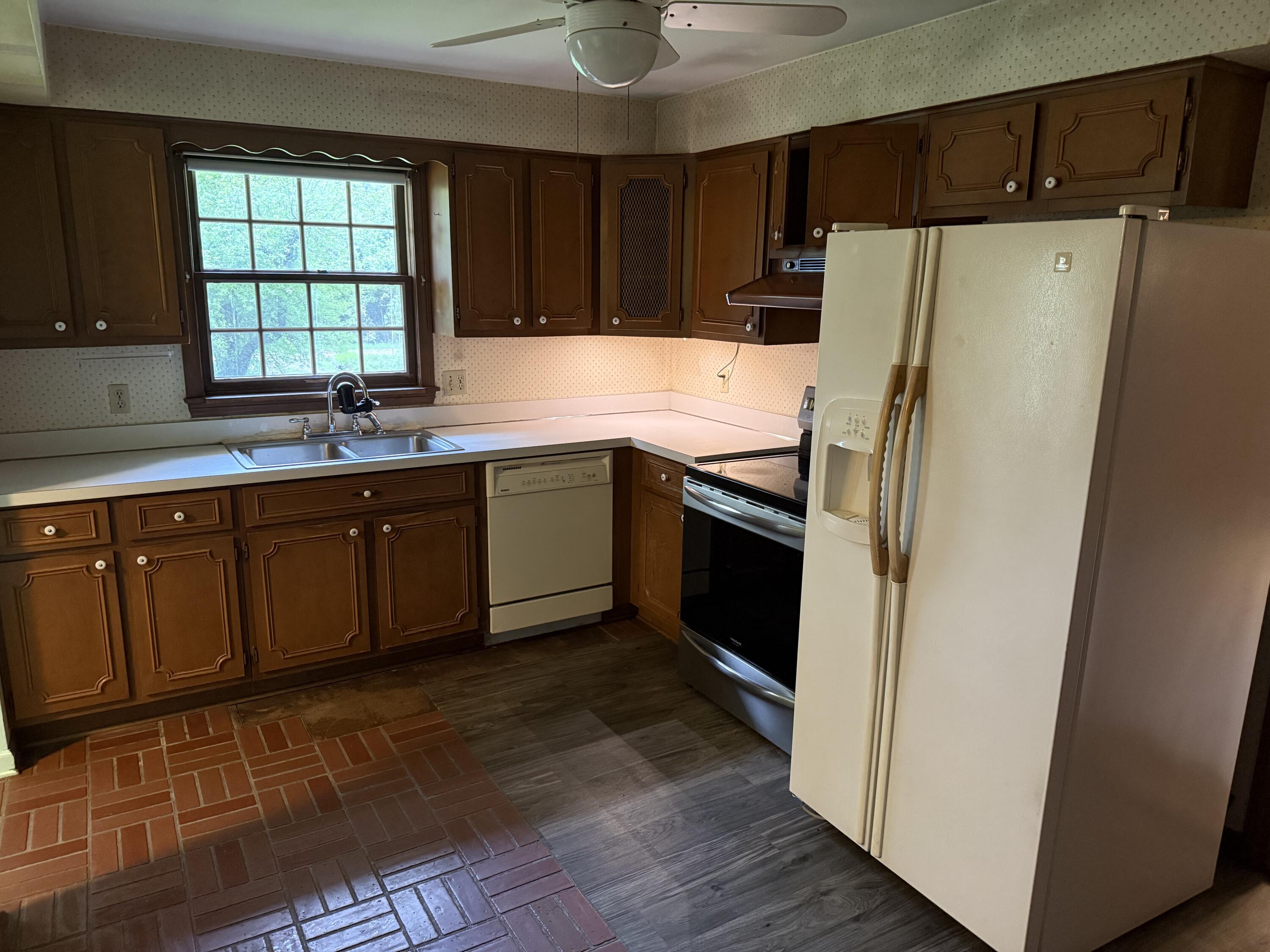 6411 Custer Road Property Photo 28