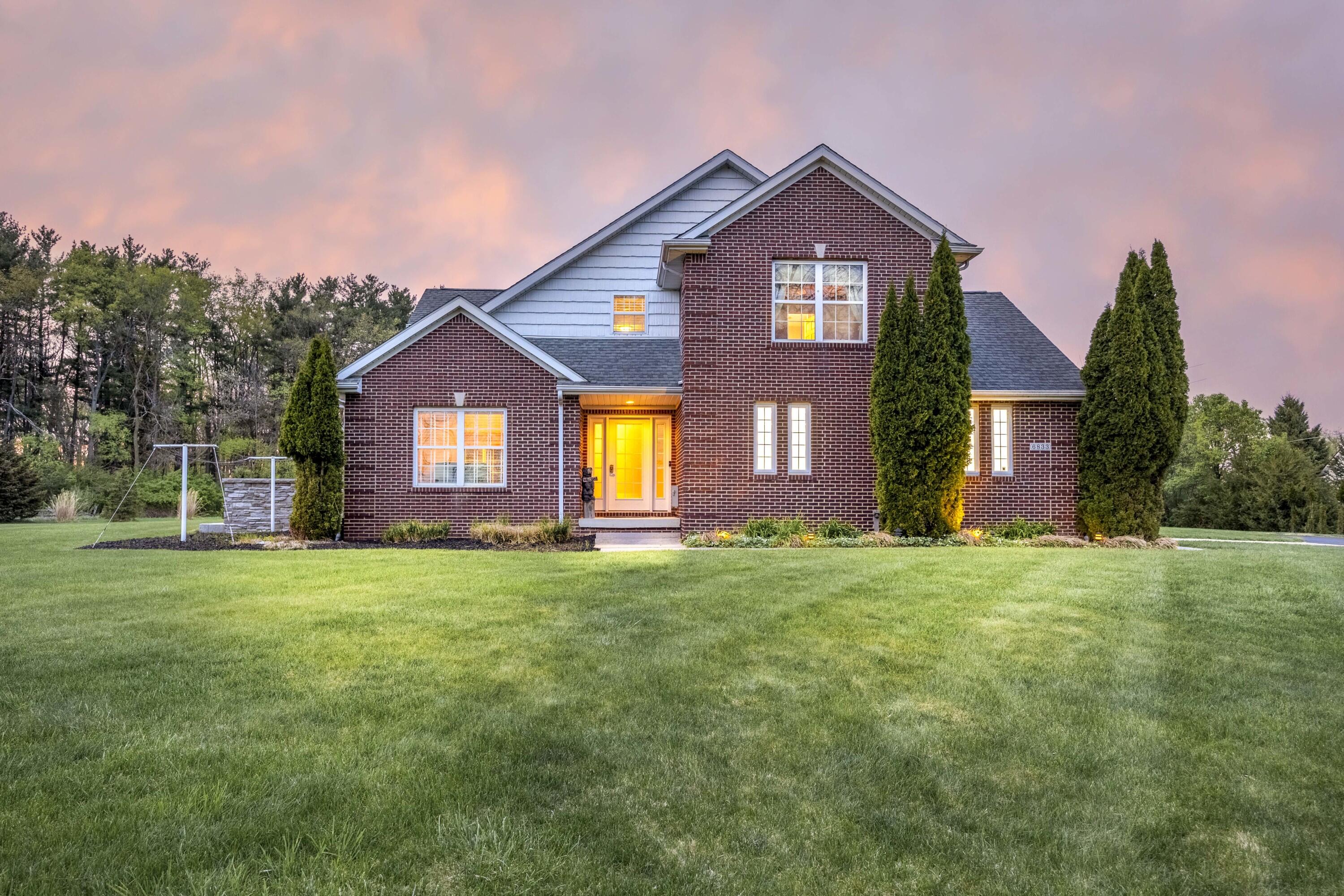 6833 Strawberry Lake Road Property Photo