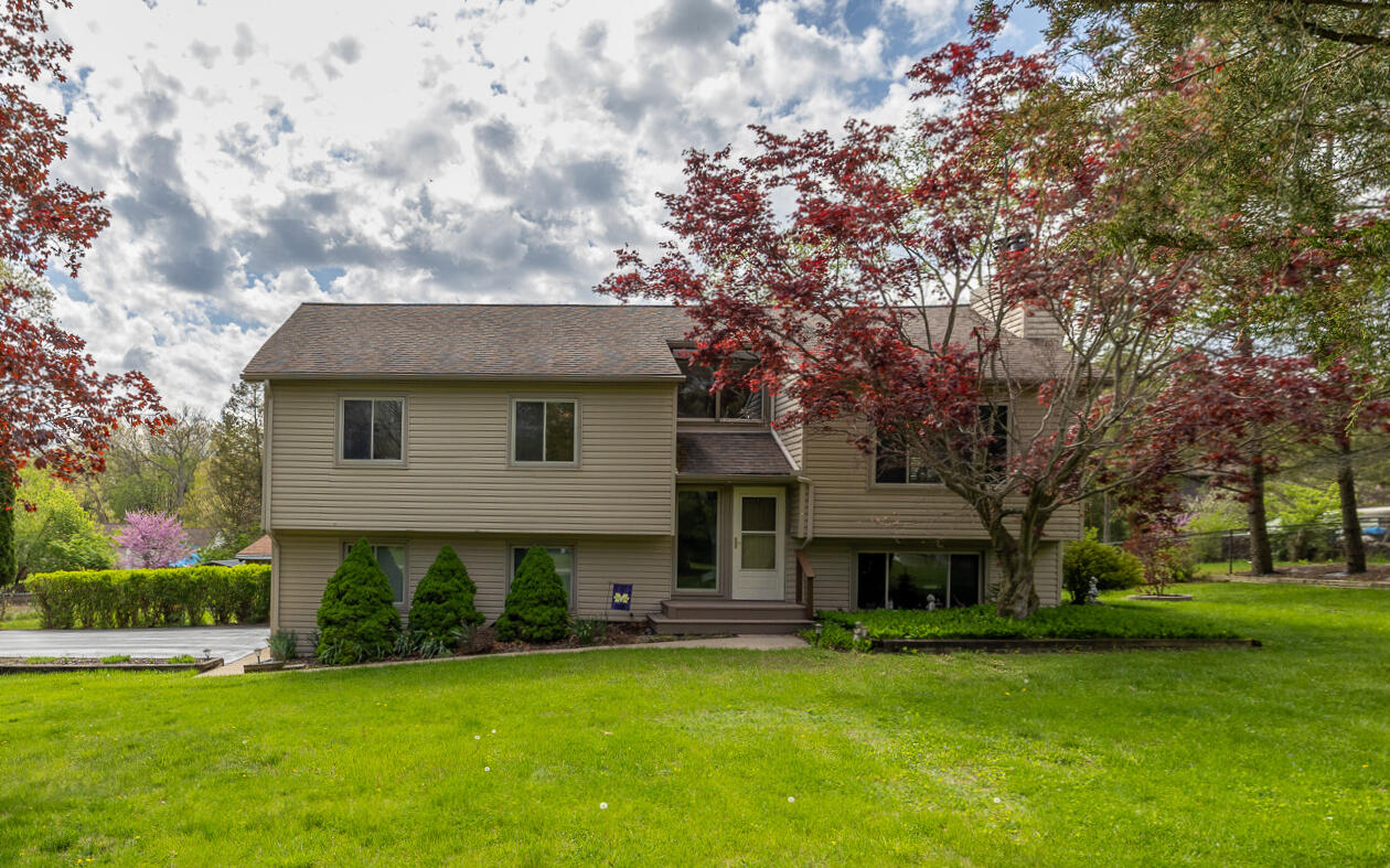 11926 Neil Street Property Photo