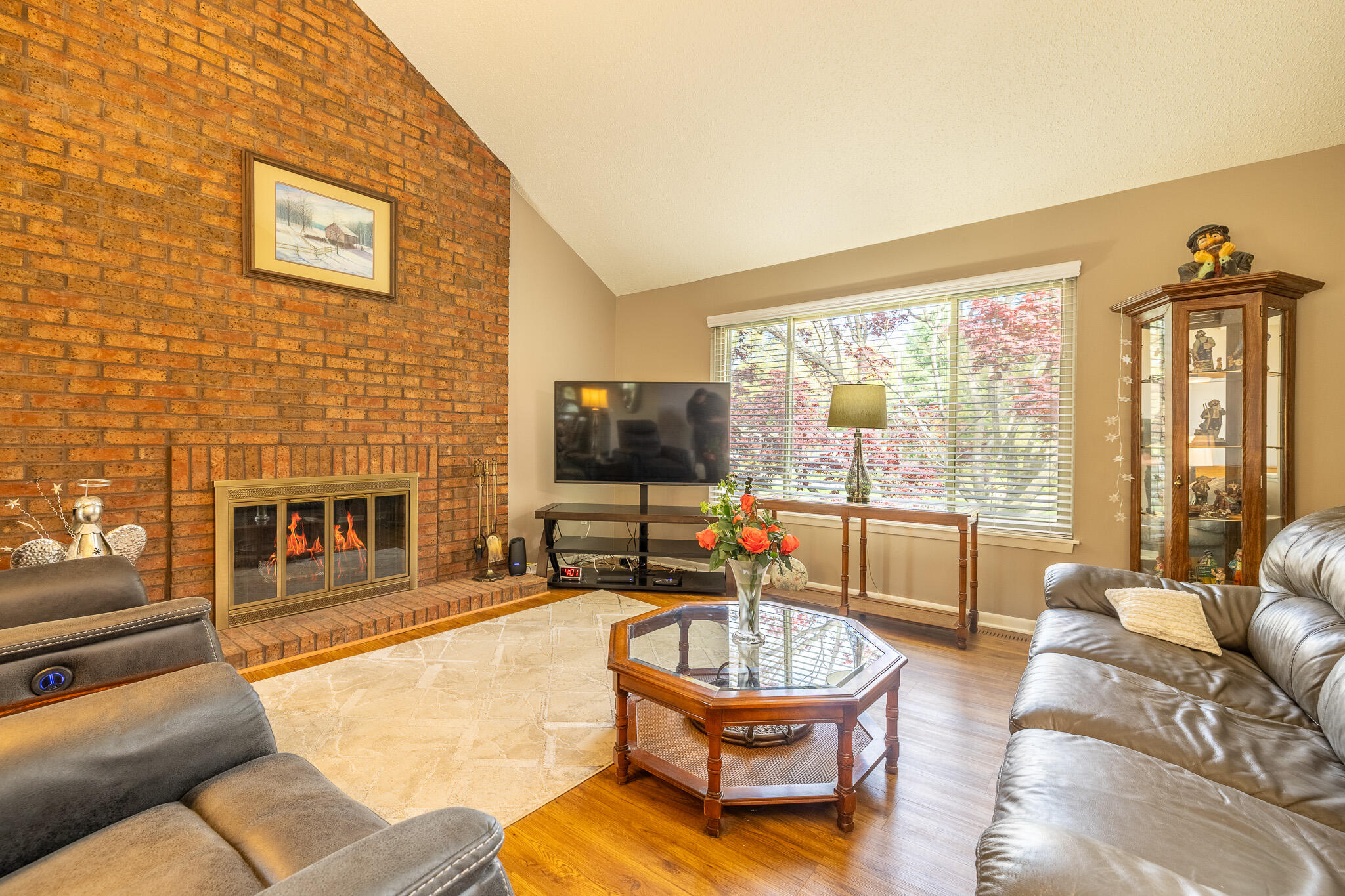 11926 Neil Street Property Photo 3