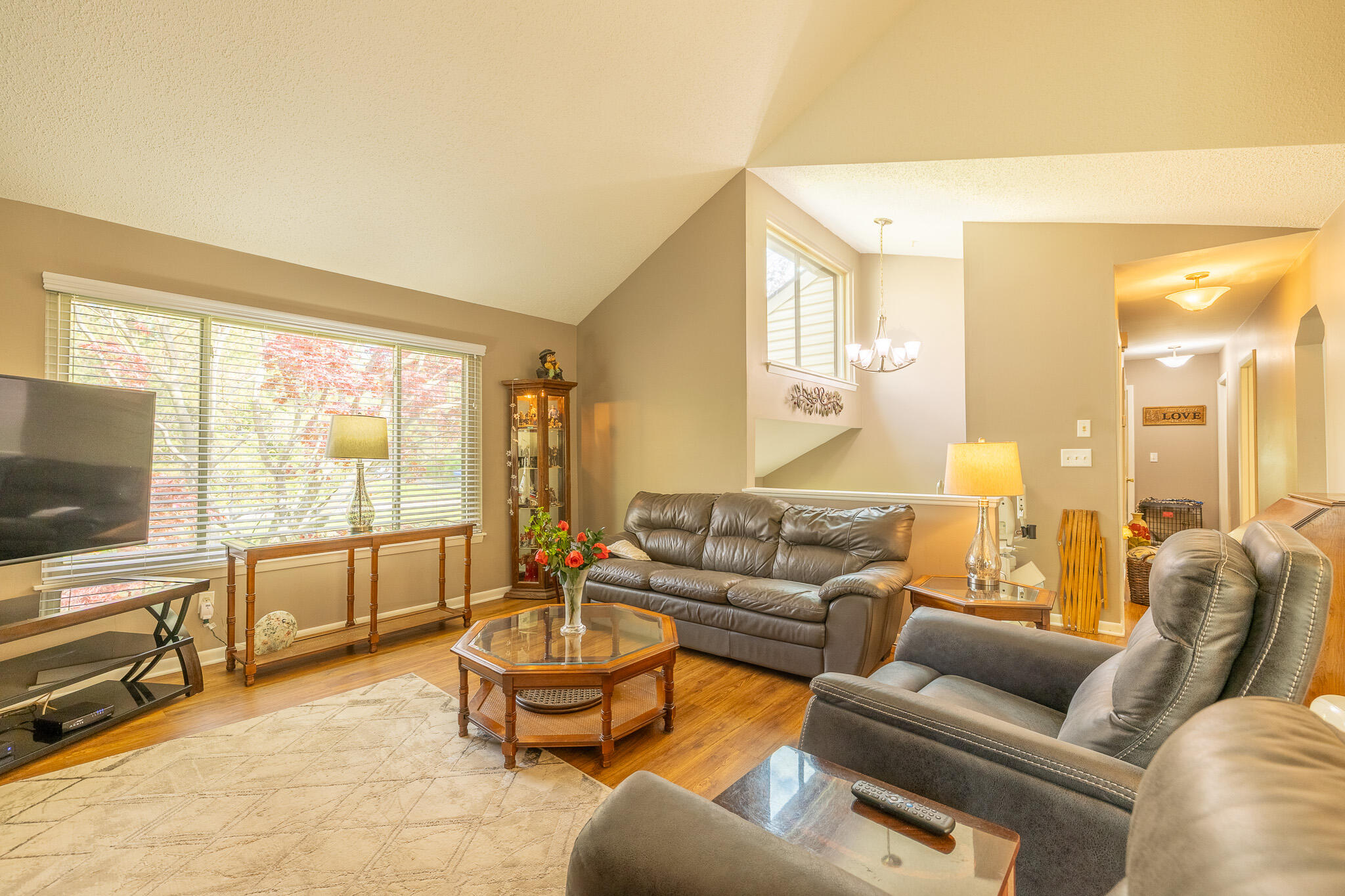 11926 Neil Street Property Photo 7