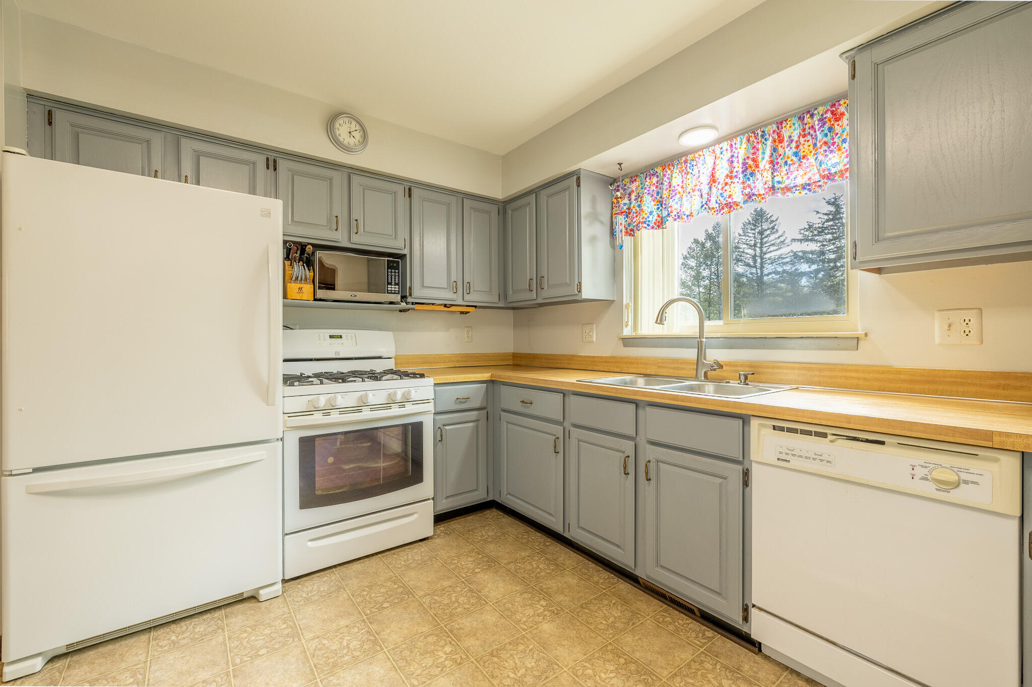 11926 Neil Street Property Photo 13
