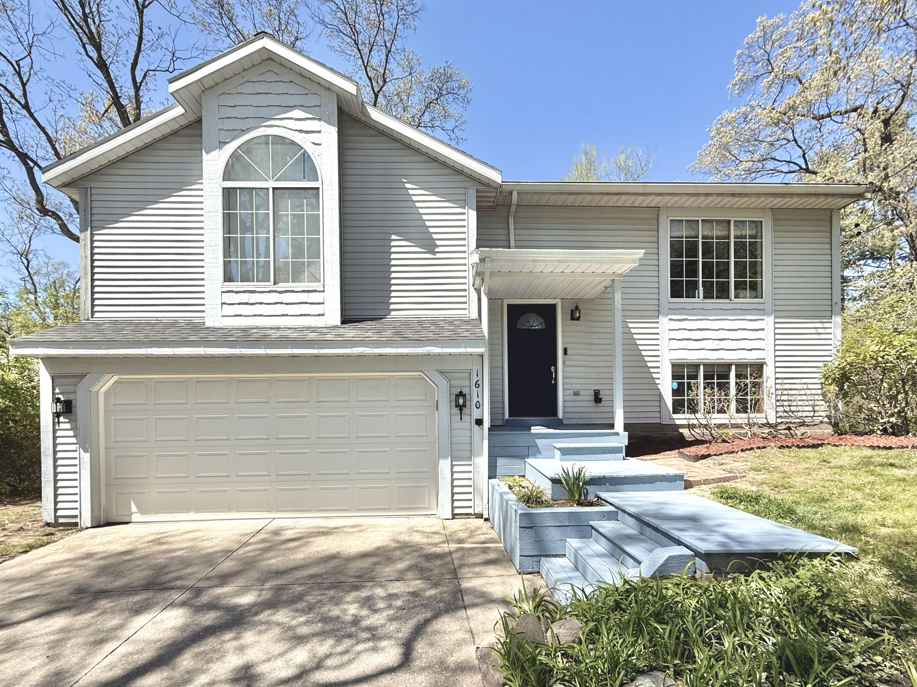 1610 Timberlane Lane Ne Property Photo