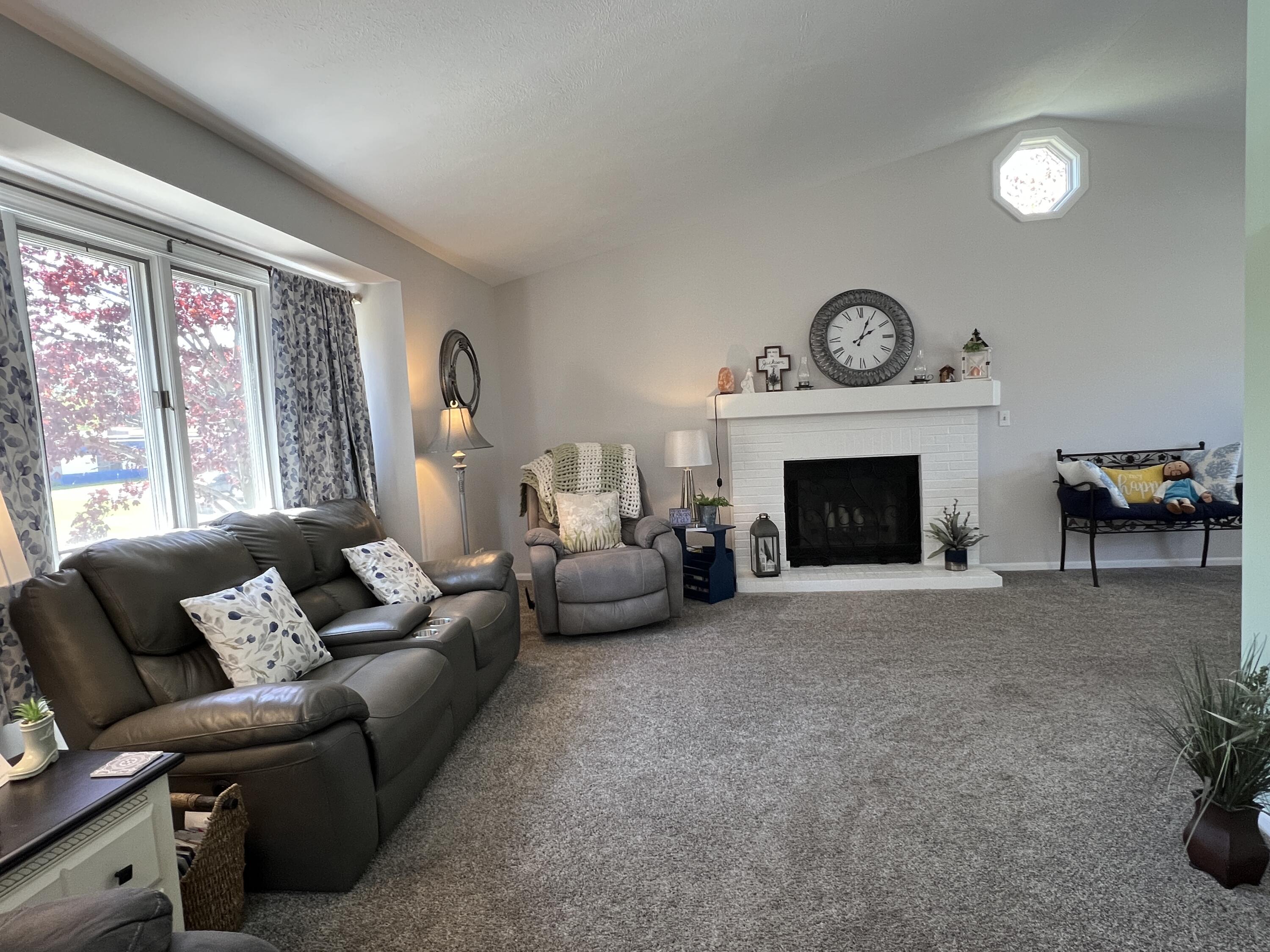 17267 Roosevelt Road Property Photo 6
