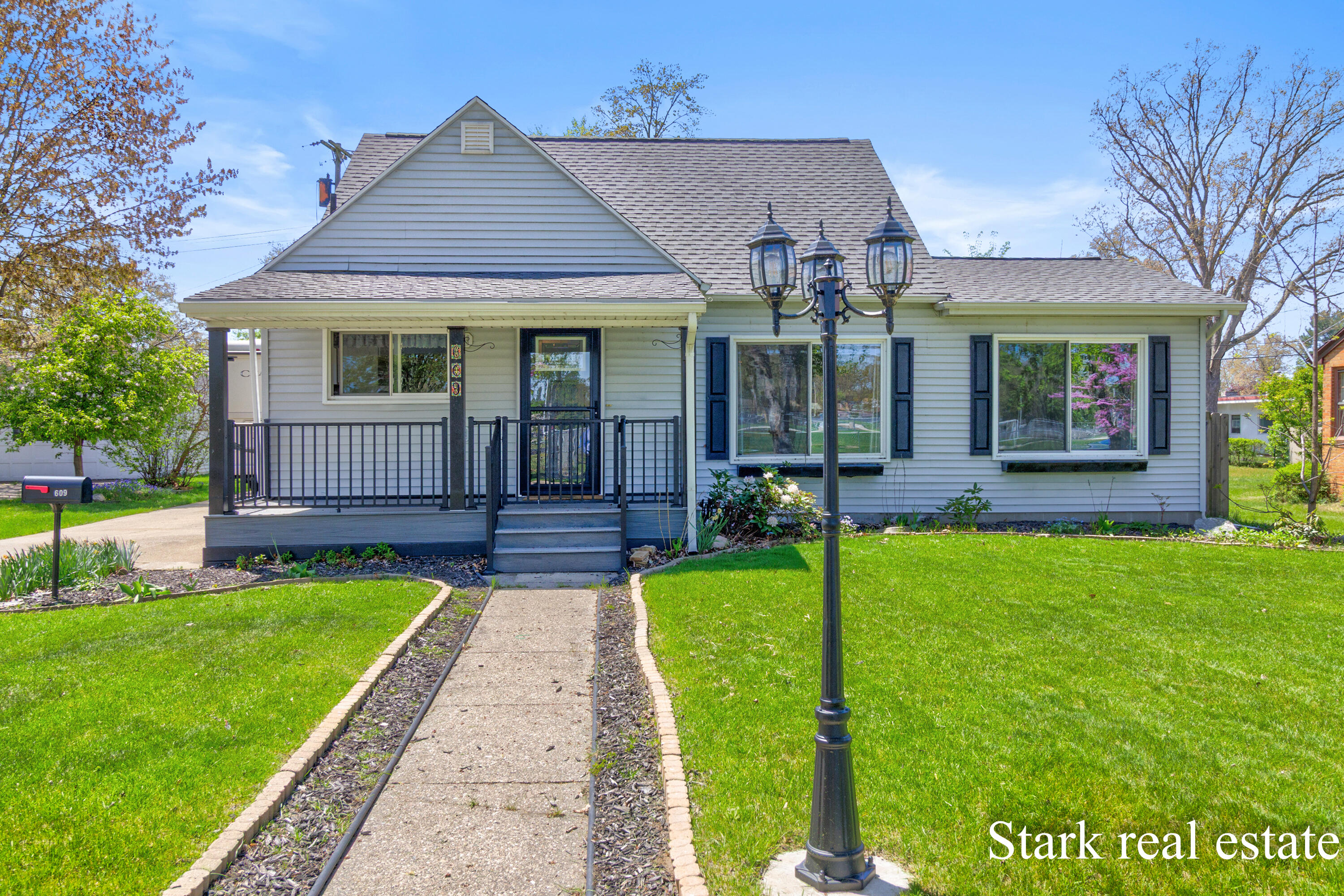 609 Fowler Street Property Photo