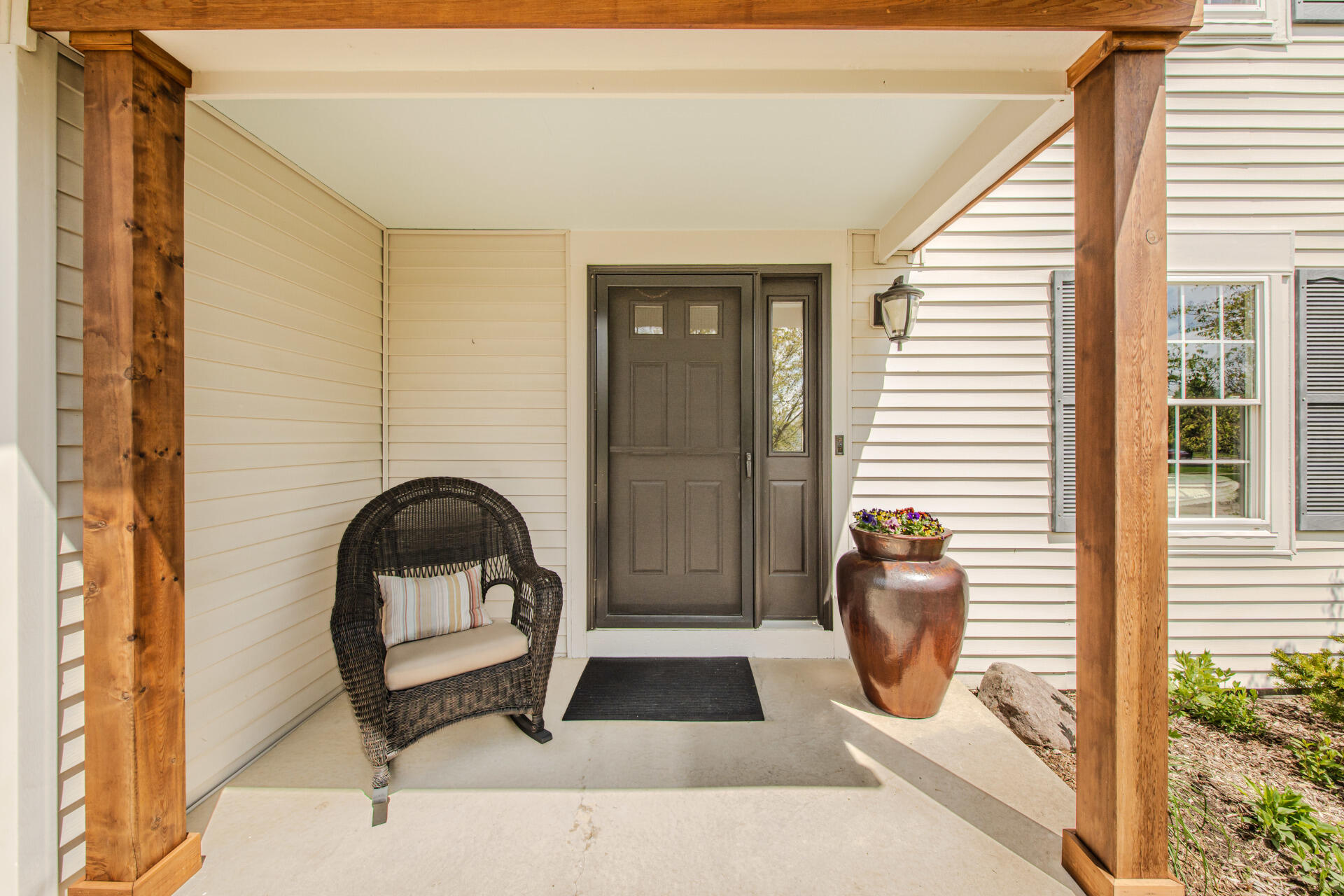 2142 Spring Ridge Drive Property Photo 5