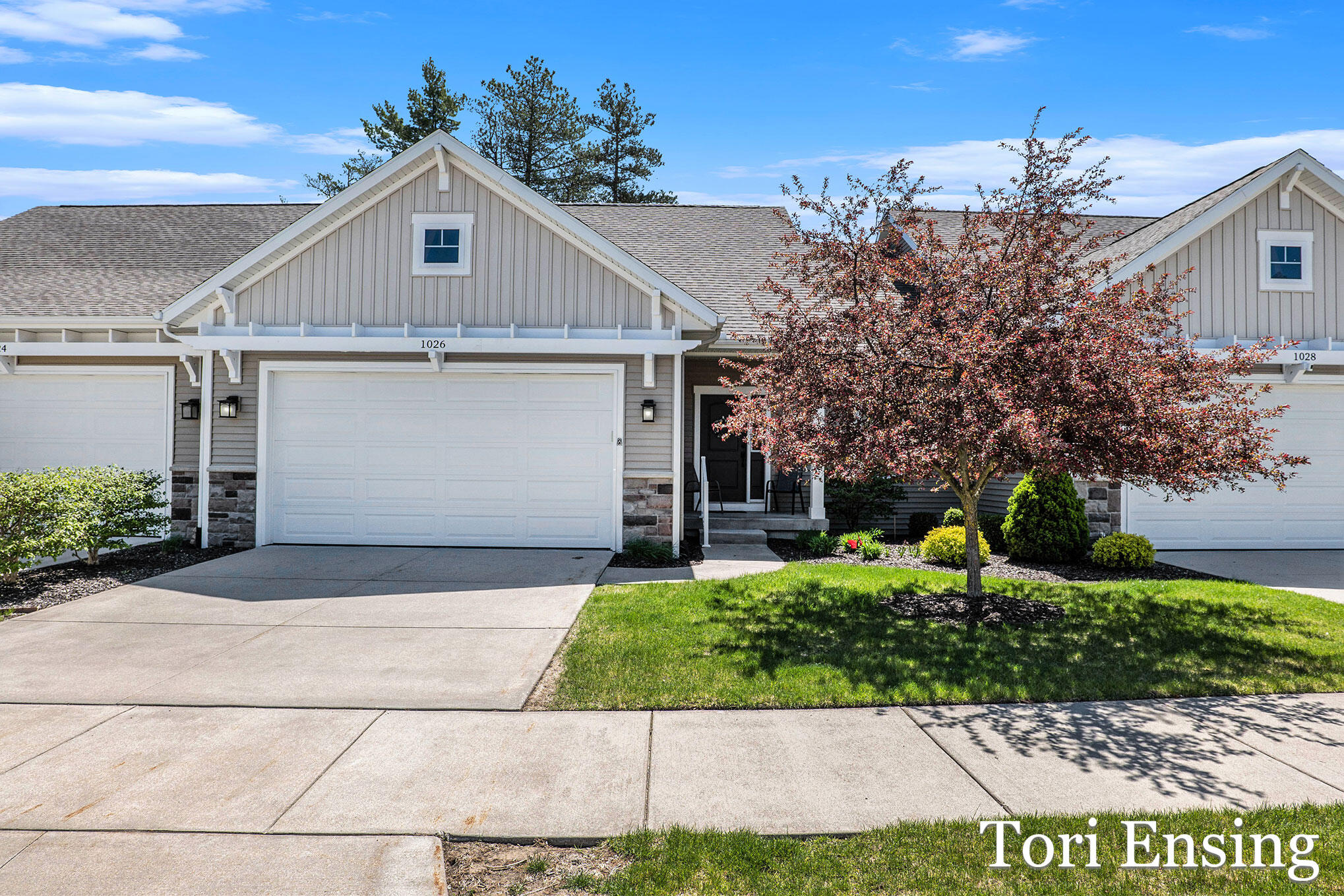 1026 Grosvenor Drive, 27 Property Photo