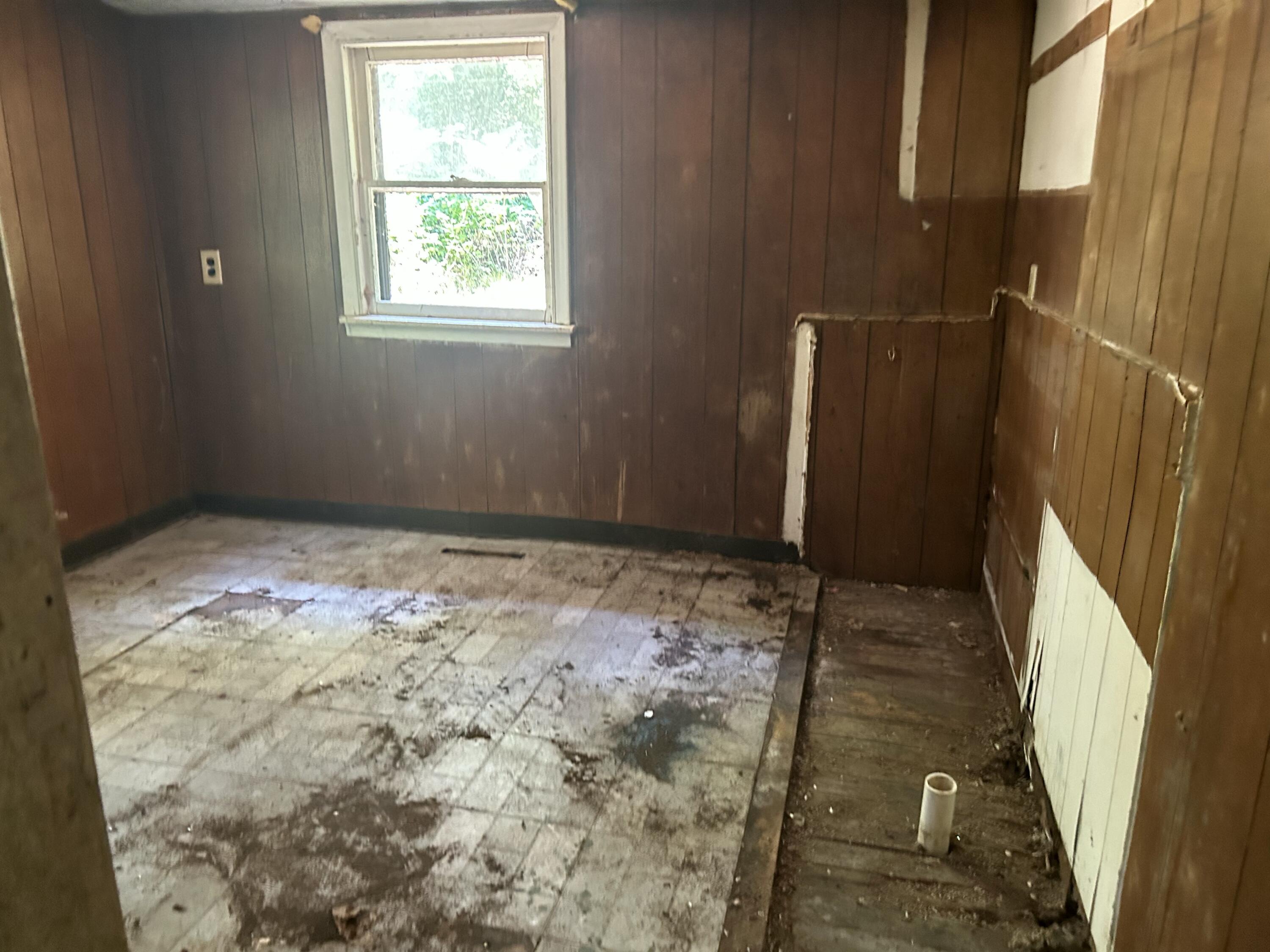 2605 Lester Street Property Photo 6