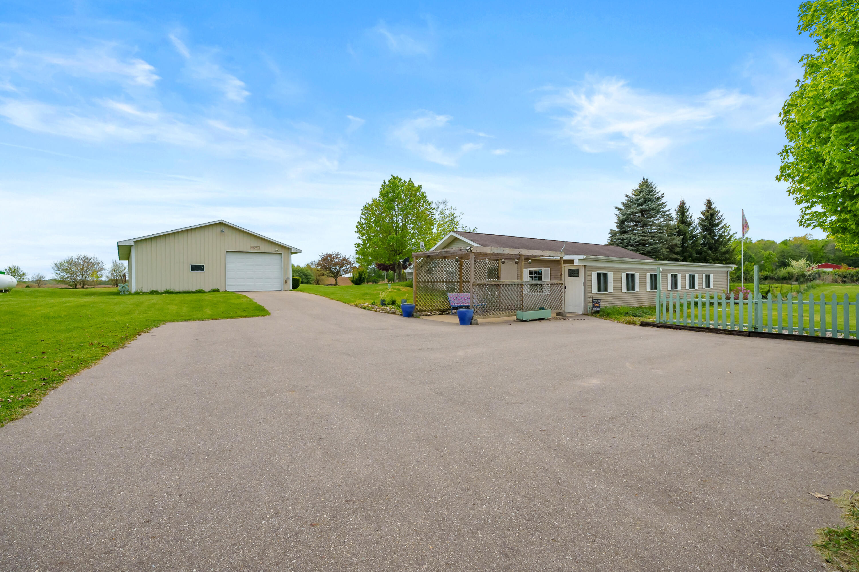 8412 Tasker Road Property Photo