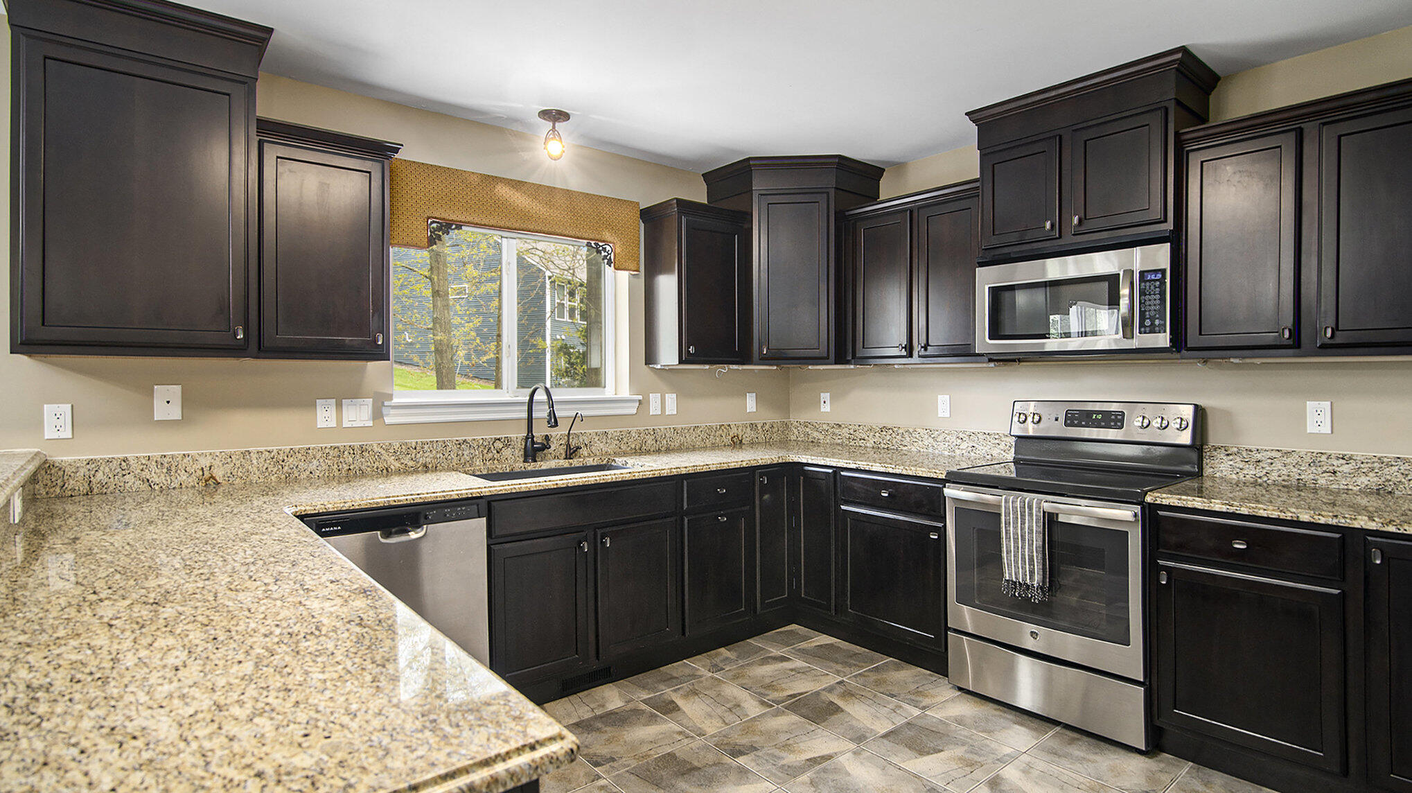 4607 Spring Mountain Drive Property Photo 11