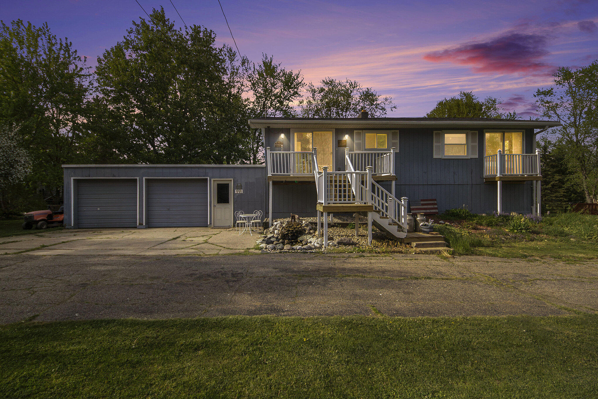 111 E Division Street Property Photo 1