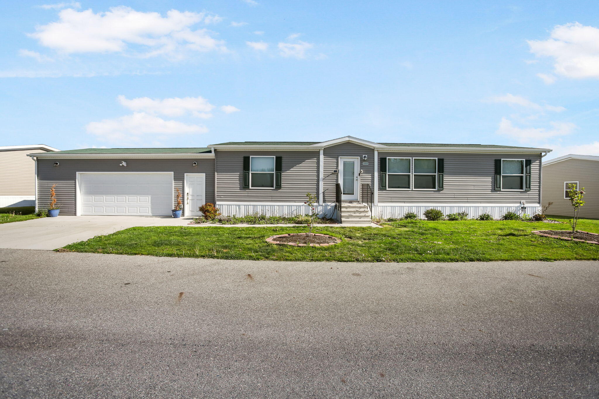11610 Sunset Glen Property Photo