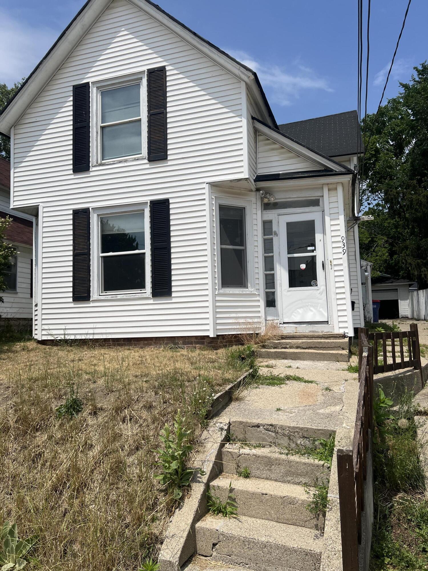 939 Baraga Street Ne Property Photo 1