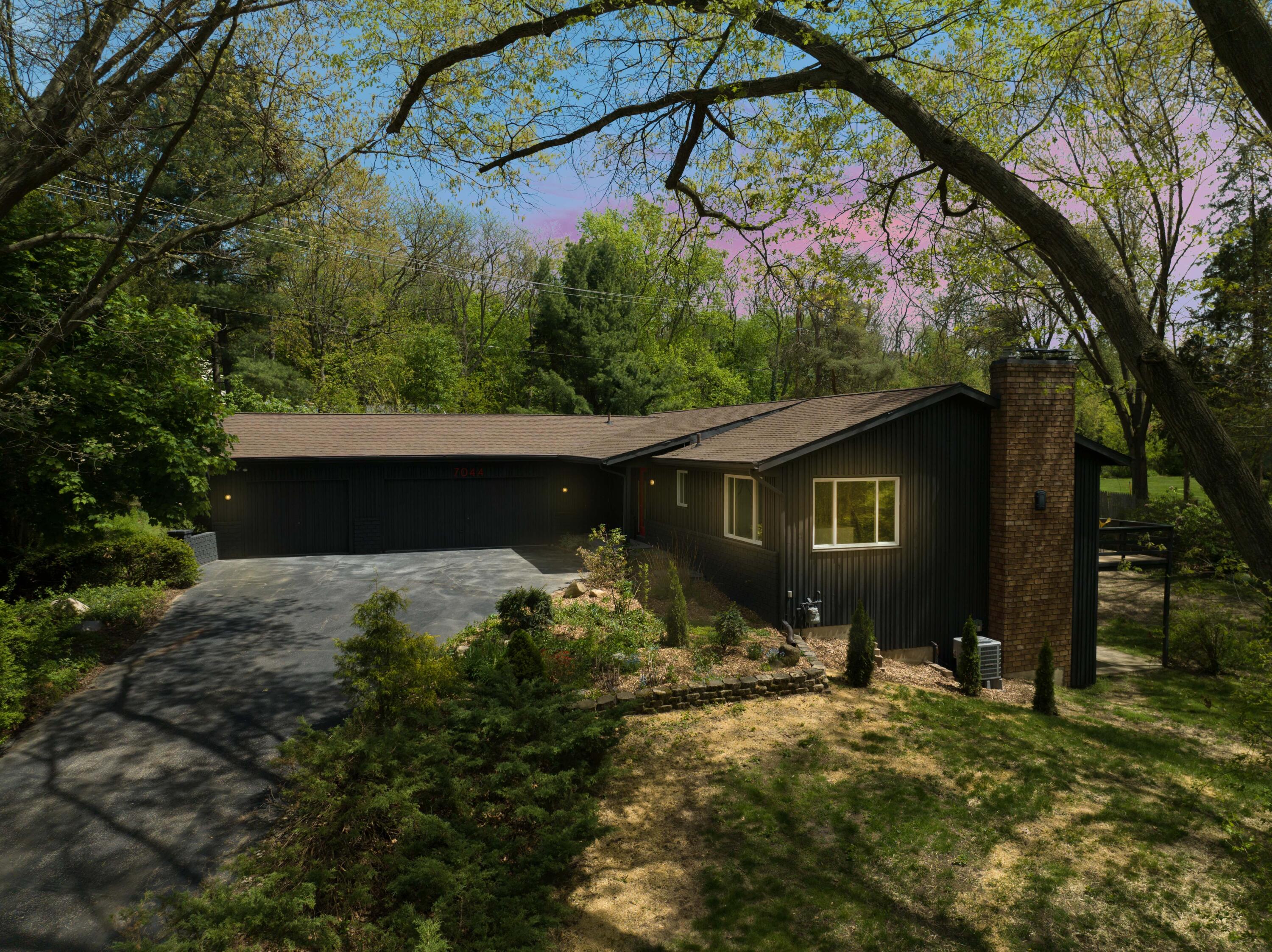 7044 Cascade Road Se Property Photo 1