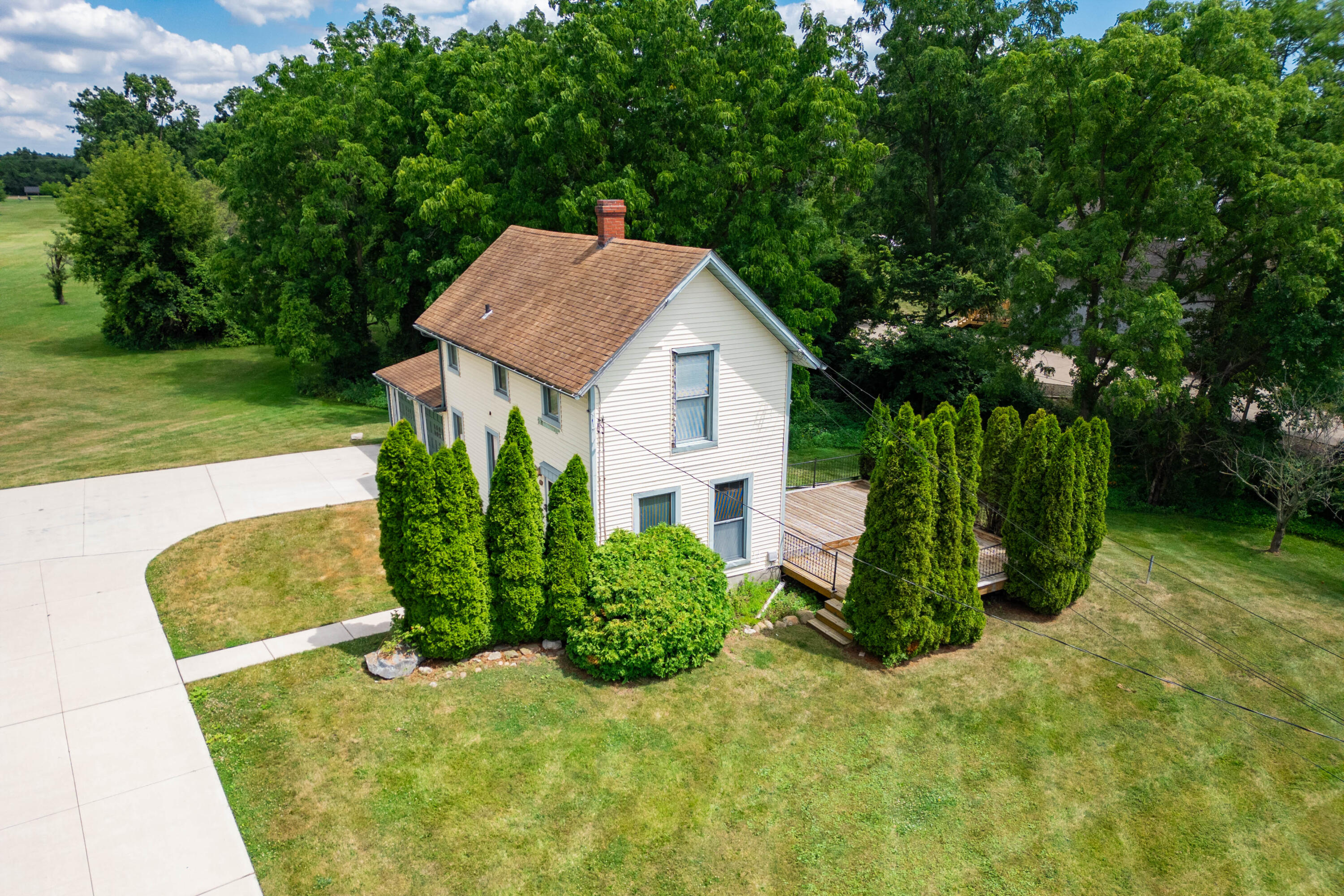 25653 W River Road Property Photo 3