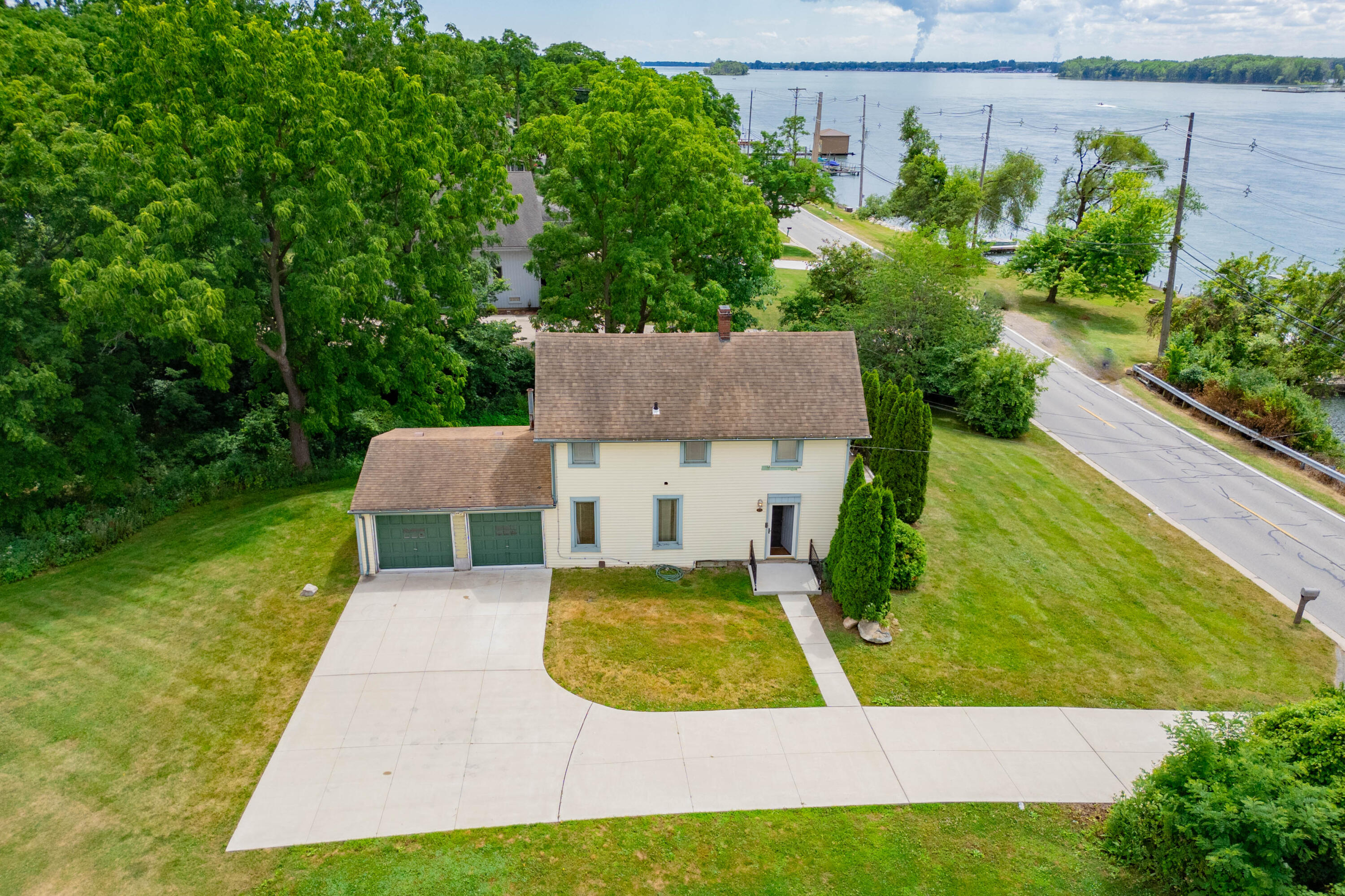 25653 W River Road Property Photo 4