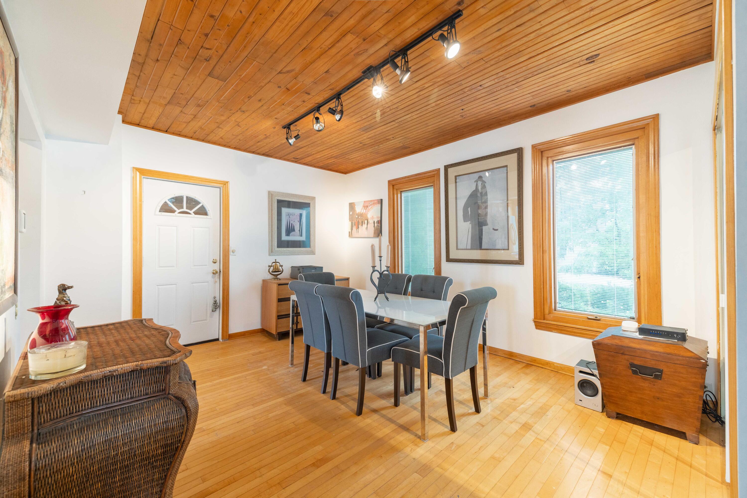 25653 W River Road Property Photo 9