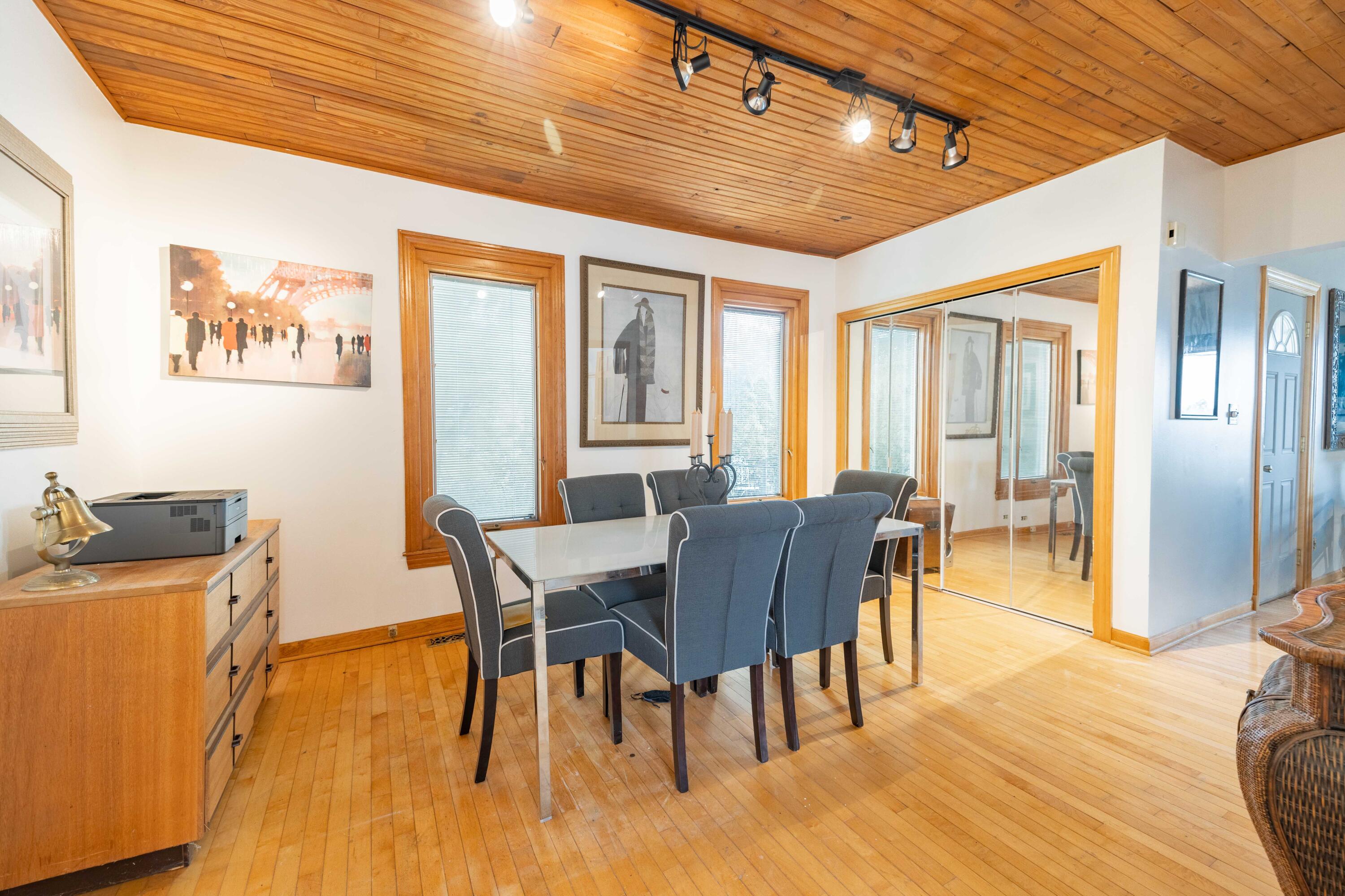25653 W River Road Property Photo 10