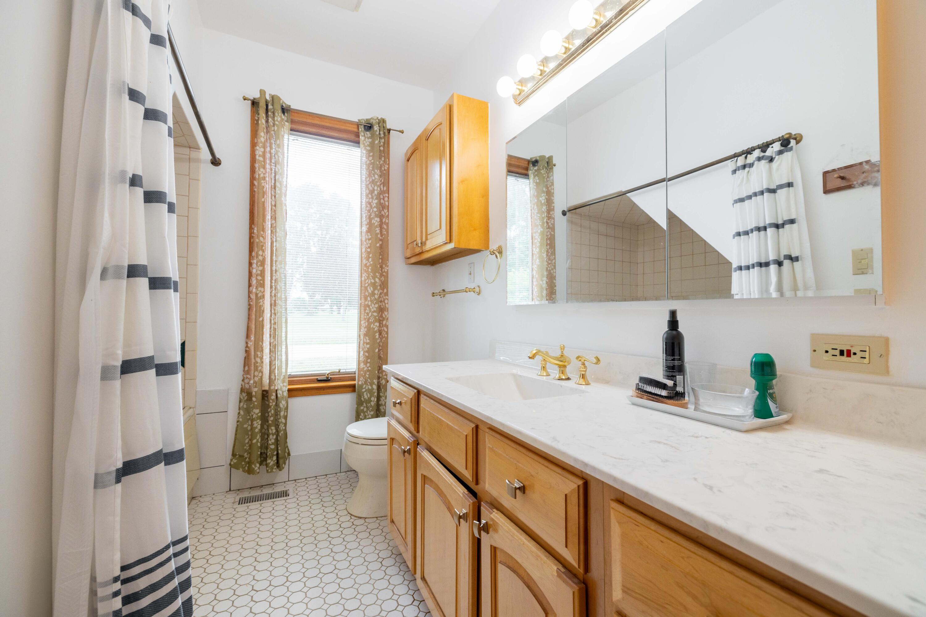 25653 W River Road Property Photo 14