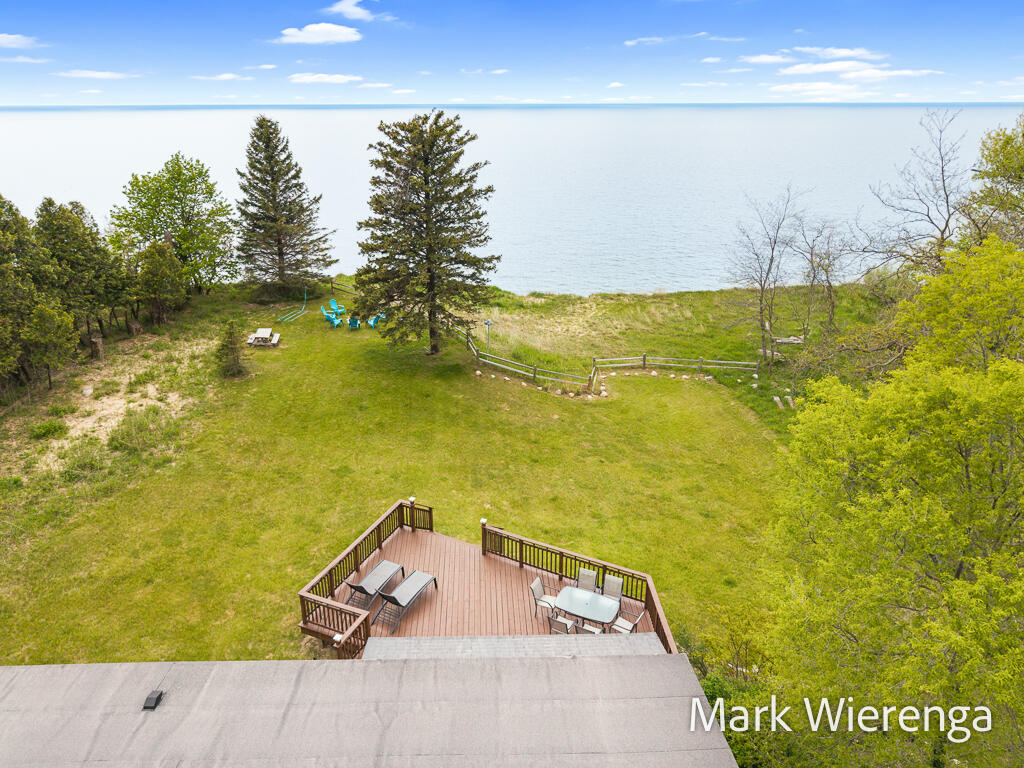 2177 S Lakeshore Drive Property Photo 3