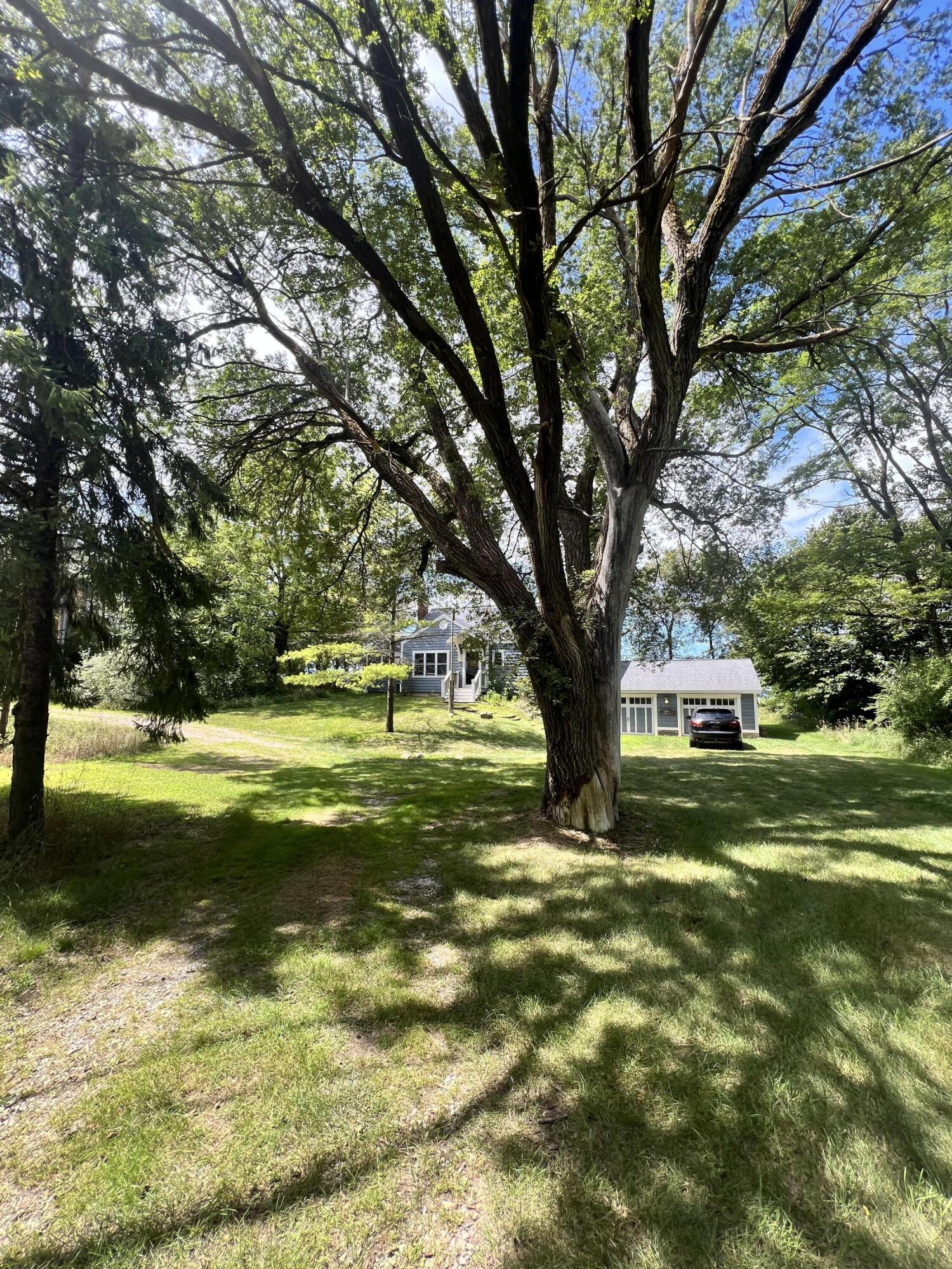2177 S Lakeshore Drive Property Photo 7
