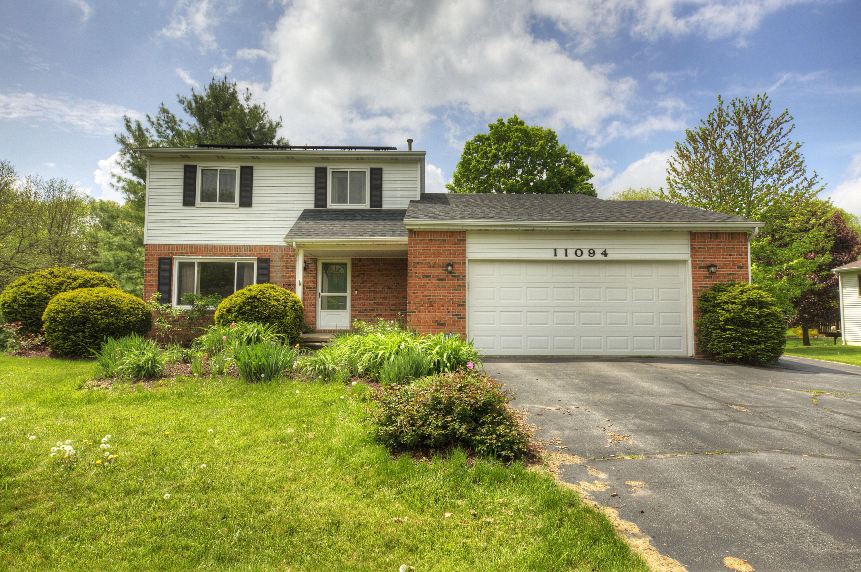 11094 Shadow Woods Lane Property Photo 4