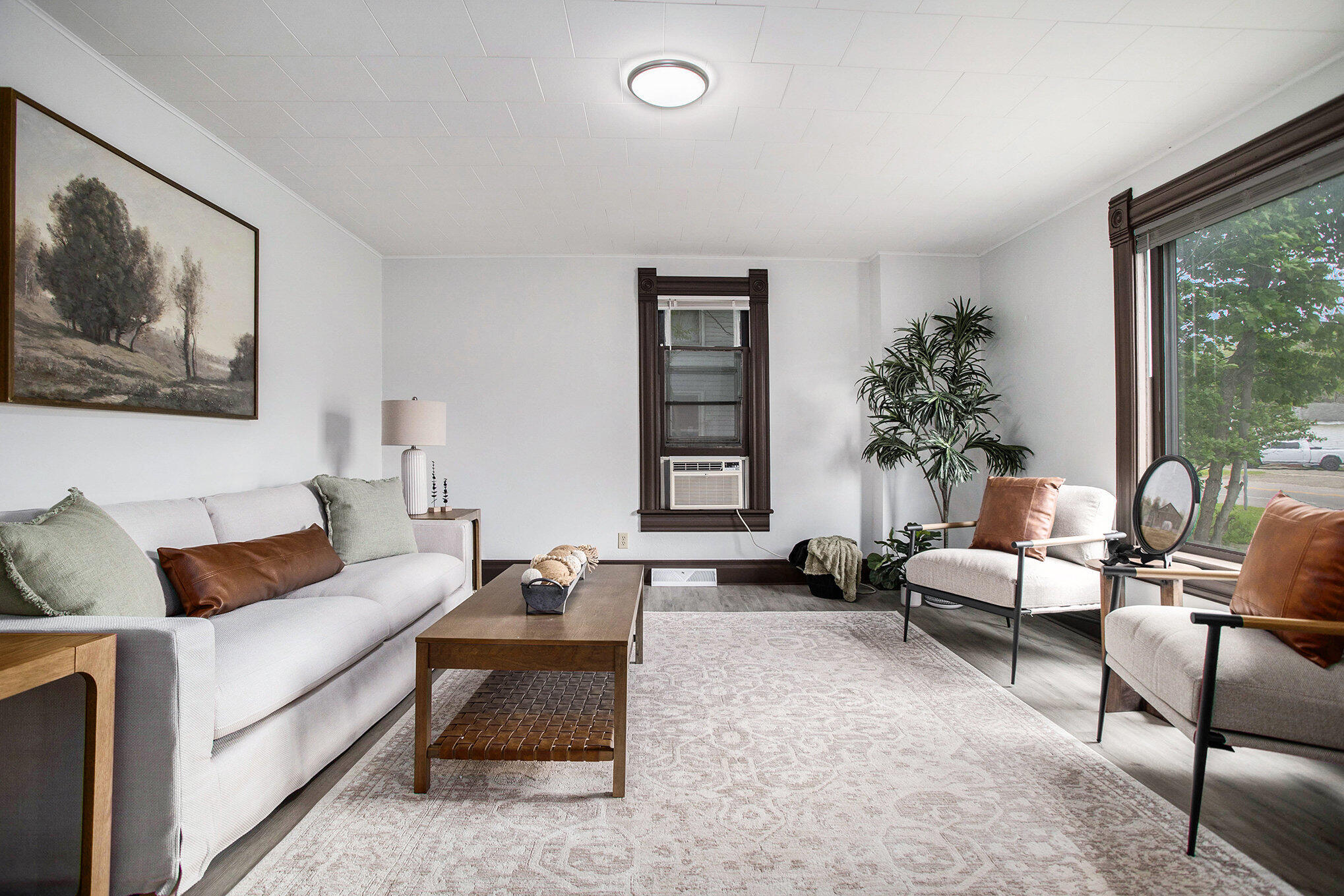 634 E Chicago Street Property Photo 2