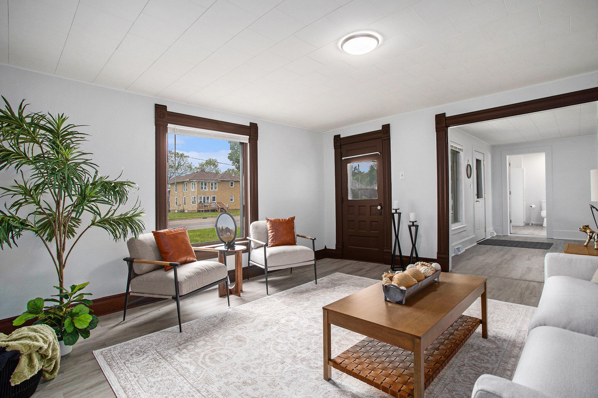 634 E Chicago Street Property Photo 3