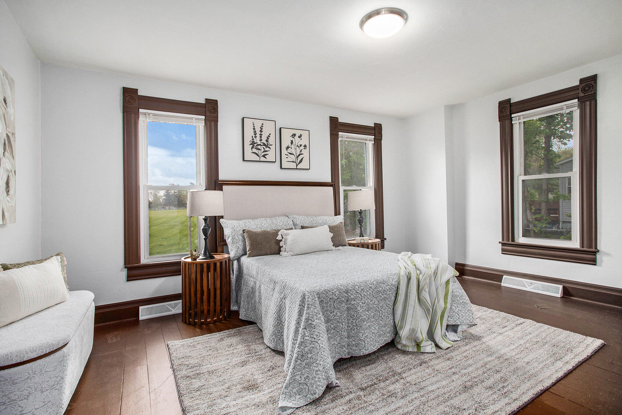 634 E Chicago Street Property Photo 10
