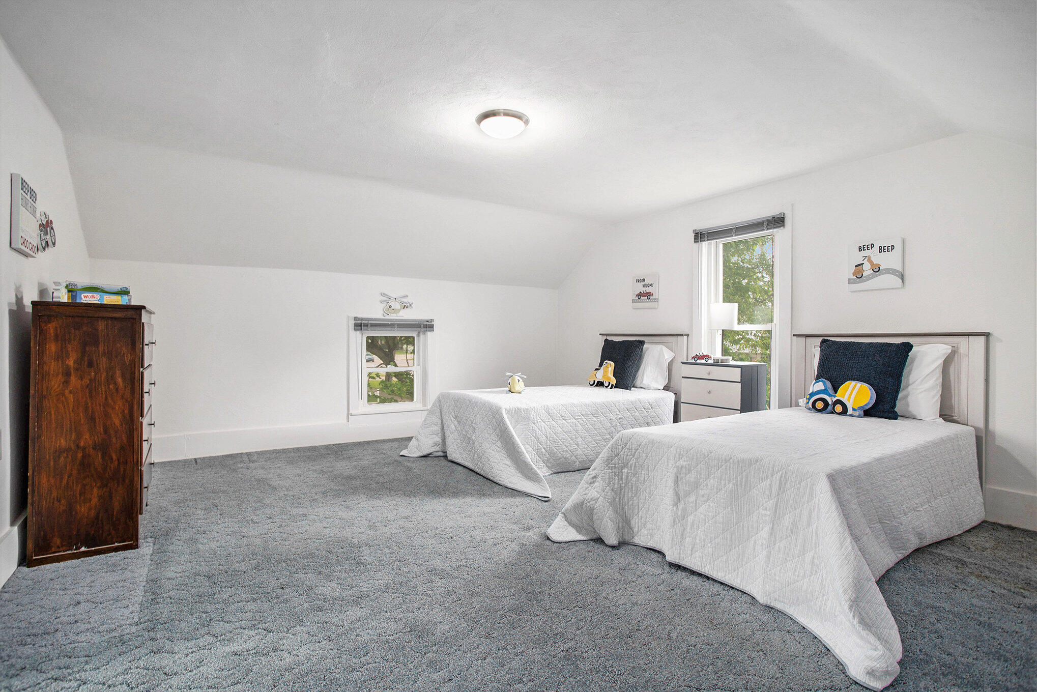 634 E Chicago Street Property Photo 17