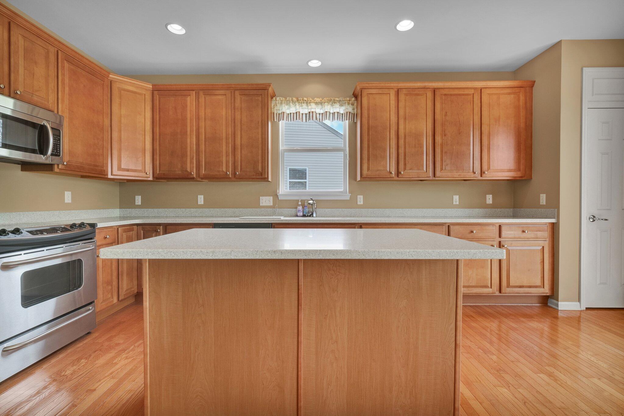 3752 Vicksburg Way Property Photo 4