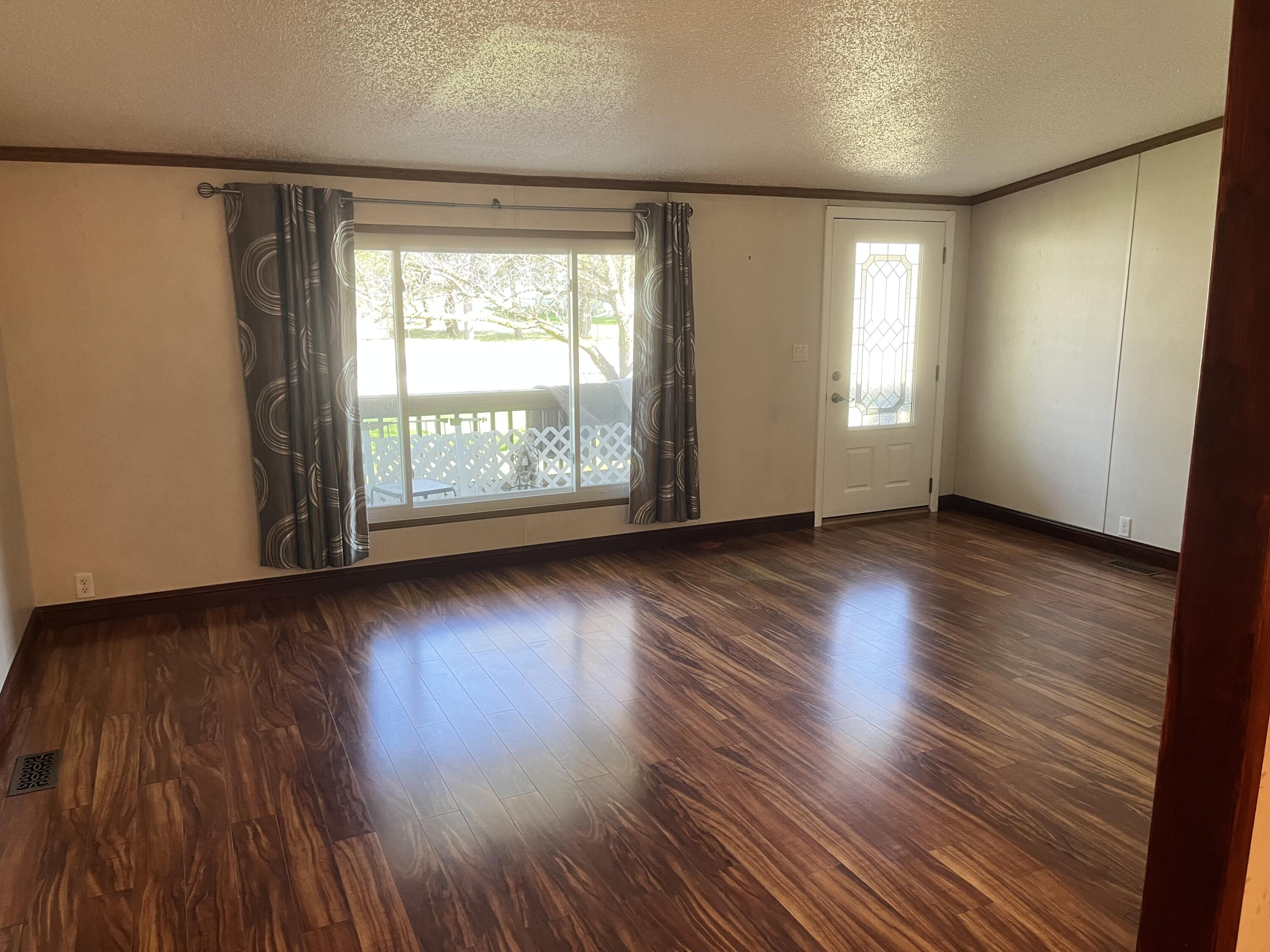3048 Vineland Avenue Property Photo 2
